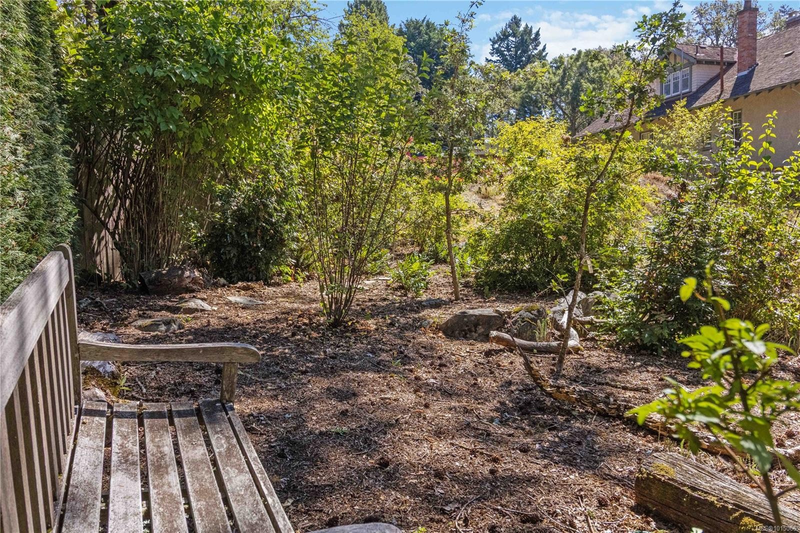 929 Woodhall Dr, Saanich, BC