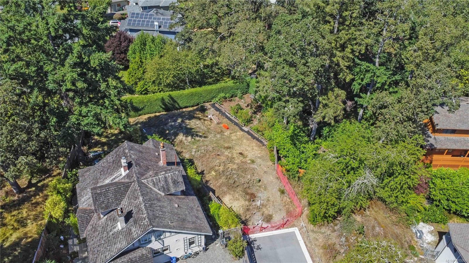 929 Woodhall Dr, Saanich, BC