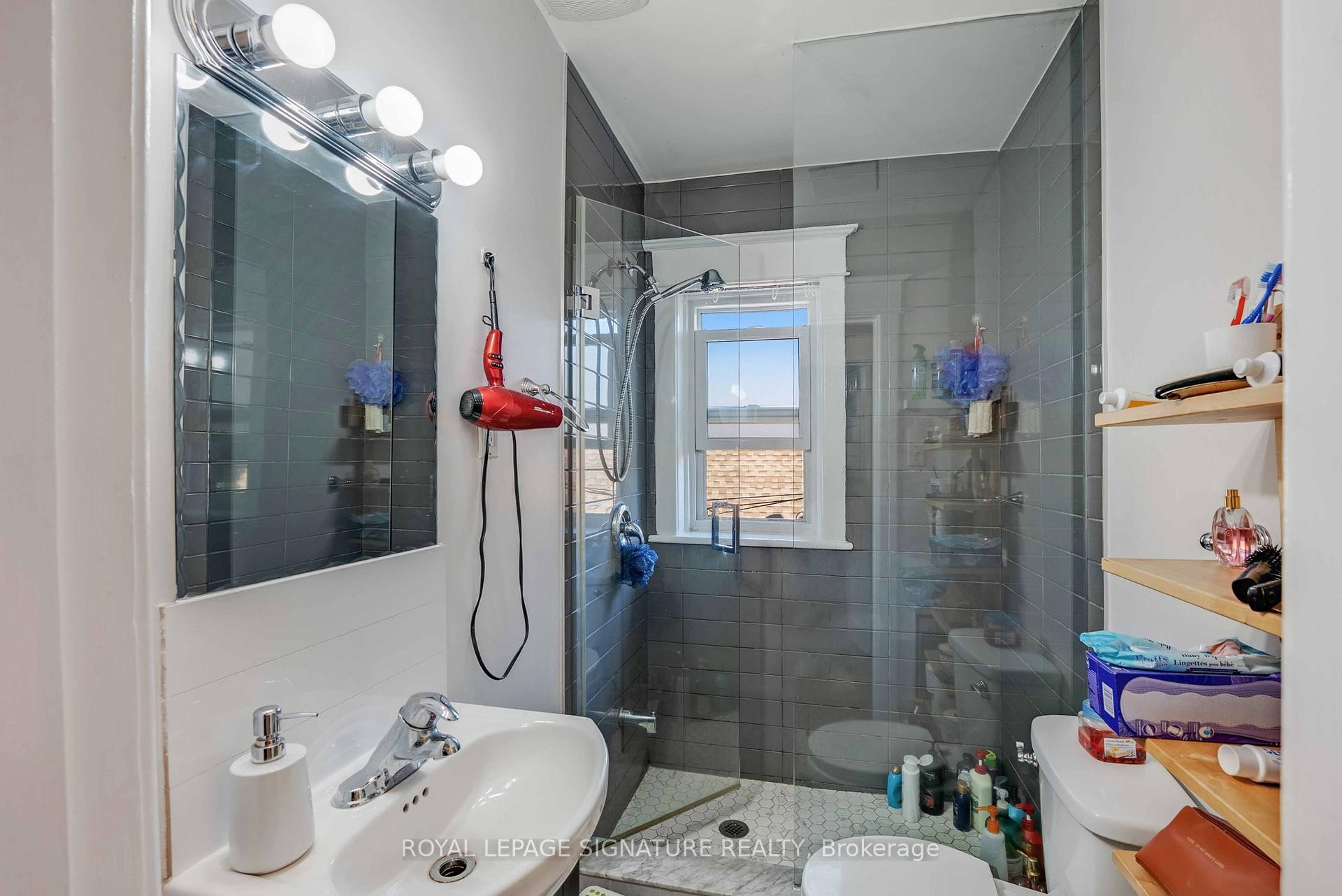 74 Kenilworth Avenue S, Hamilton, ON - Indoor Photo Showing Bathroom