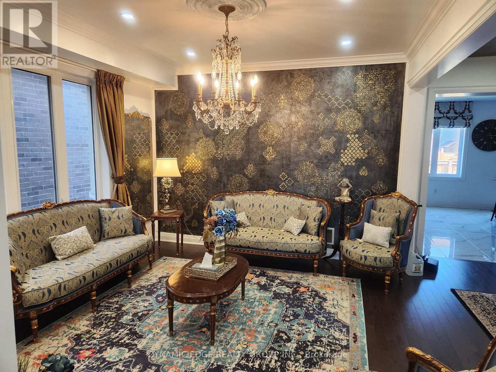 70 Elmhurst Street, Scugog, ON - Indoor Photo Showing Living Room