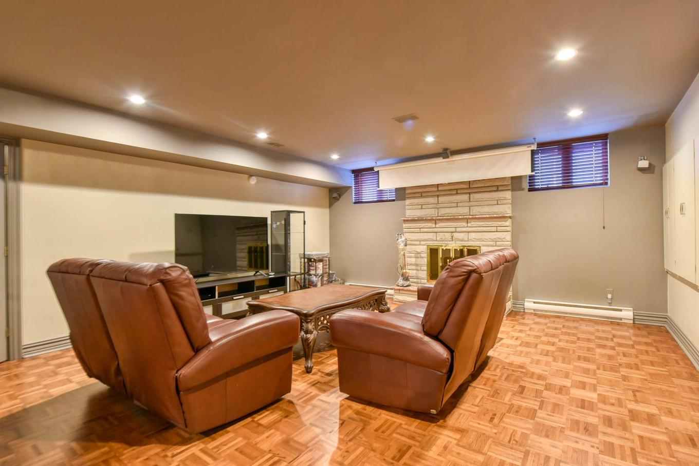 Salle familiale - 5 Rue Finch, Dollard-Des-Ormeaux, QC - Indoor Photo Showing Basement