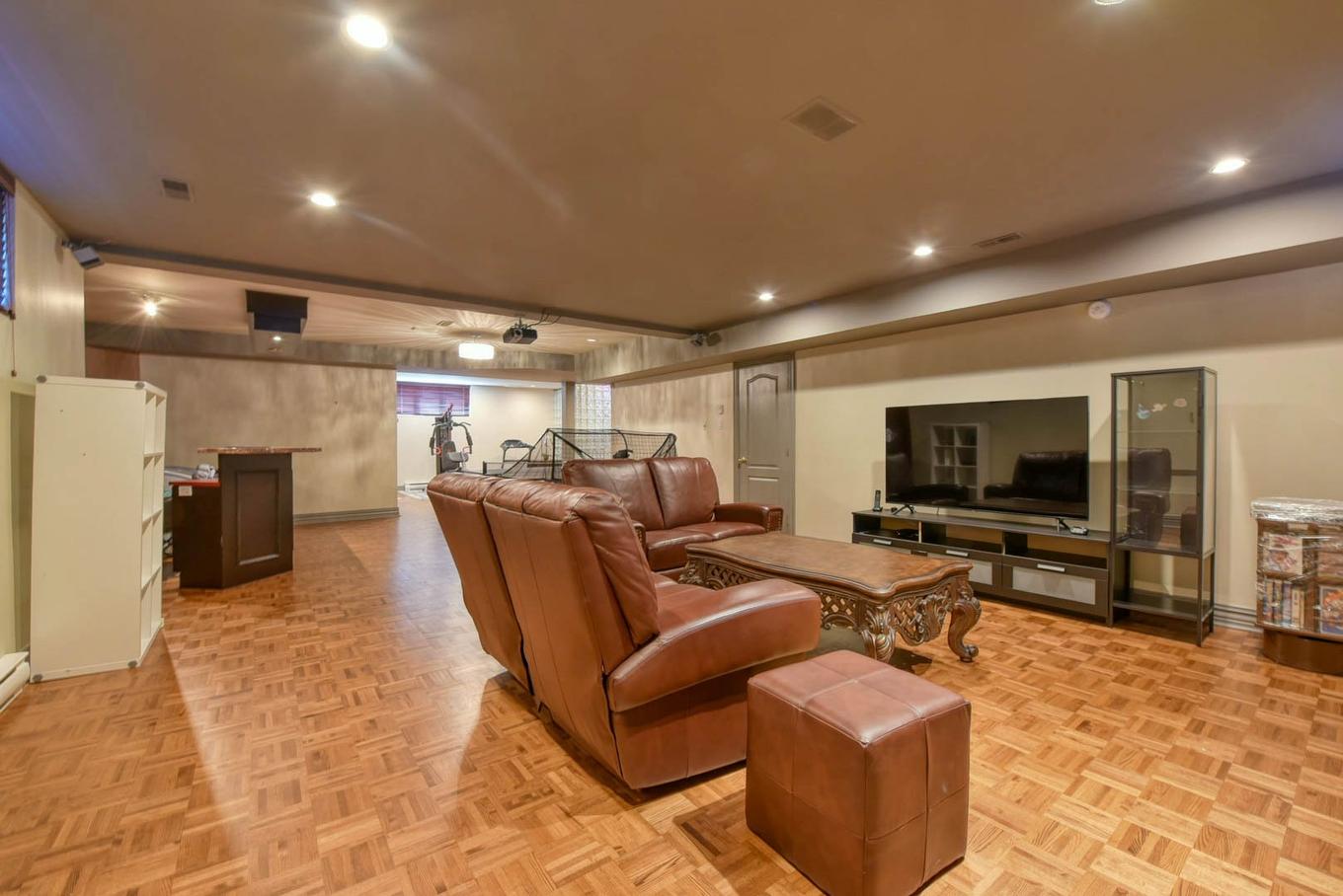 Salle familiale - 5 Rue Finch, Dollard-Des-Ormeaux, QC - Indoor