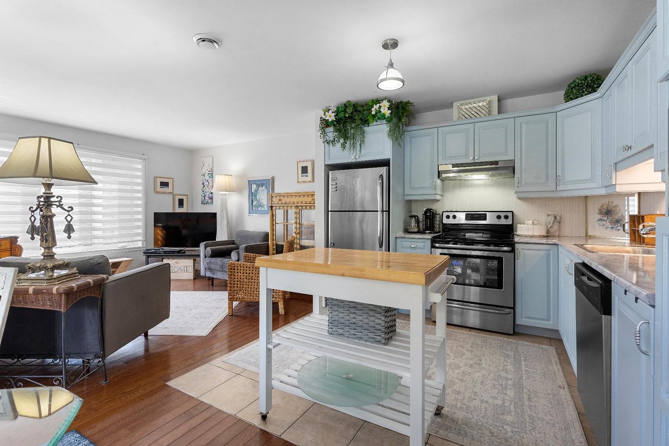 Cuisine - 7999 Boul. Wilfrid-Hamel, Québec (Sainte-Foy/Sillery/Cap-Rouge), QC - Indoor Photo Showing Kitchen With Double Sink