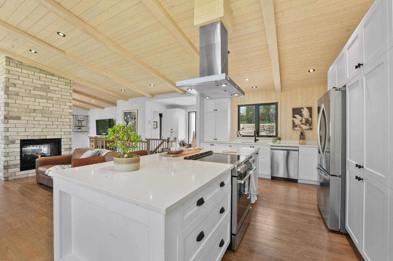 Cuisine - 31 Ch. De L'Altitude, Saint-Côme, QC - Indoor Photo Showing Kitchen With Upgraded Kitchen