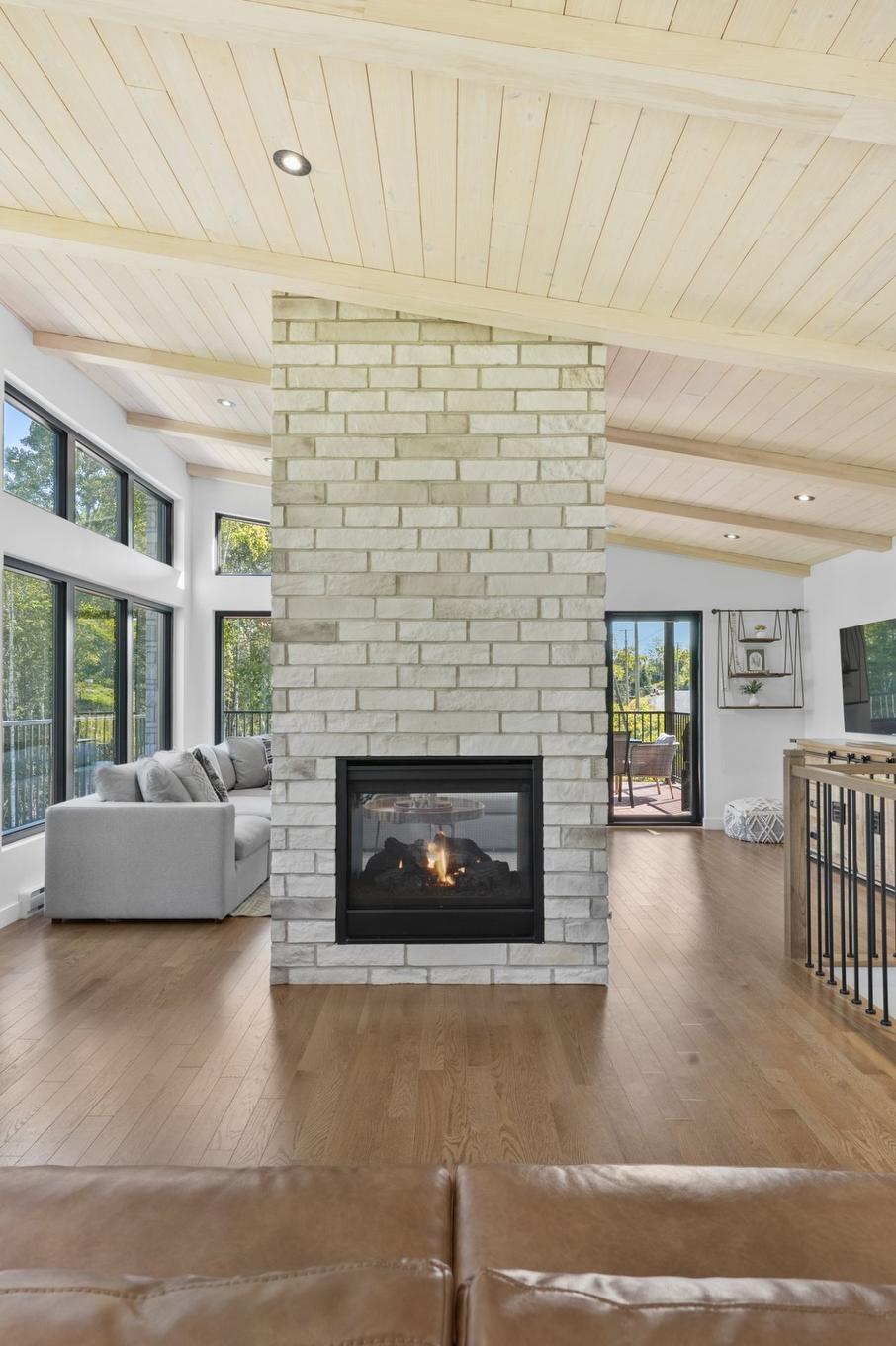 Salon - 31 Ch. De L'Altitude, Saint-Côme, QC - Indoor Photo Showing Living Room With Fireplace