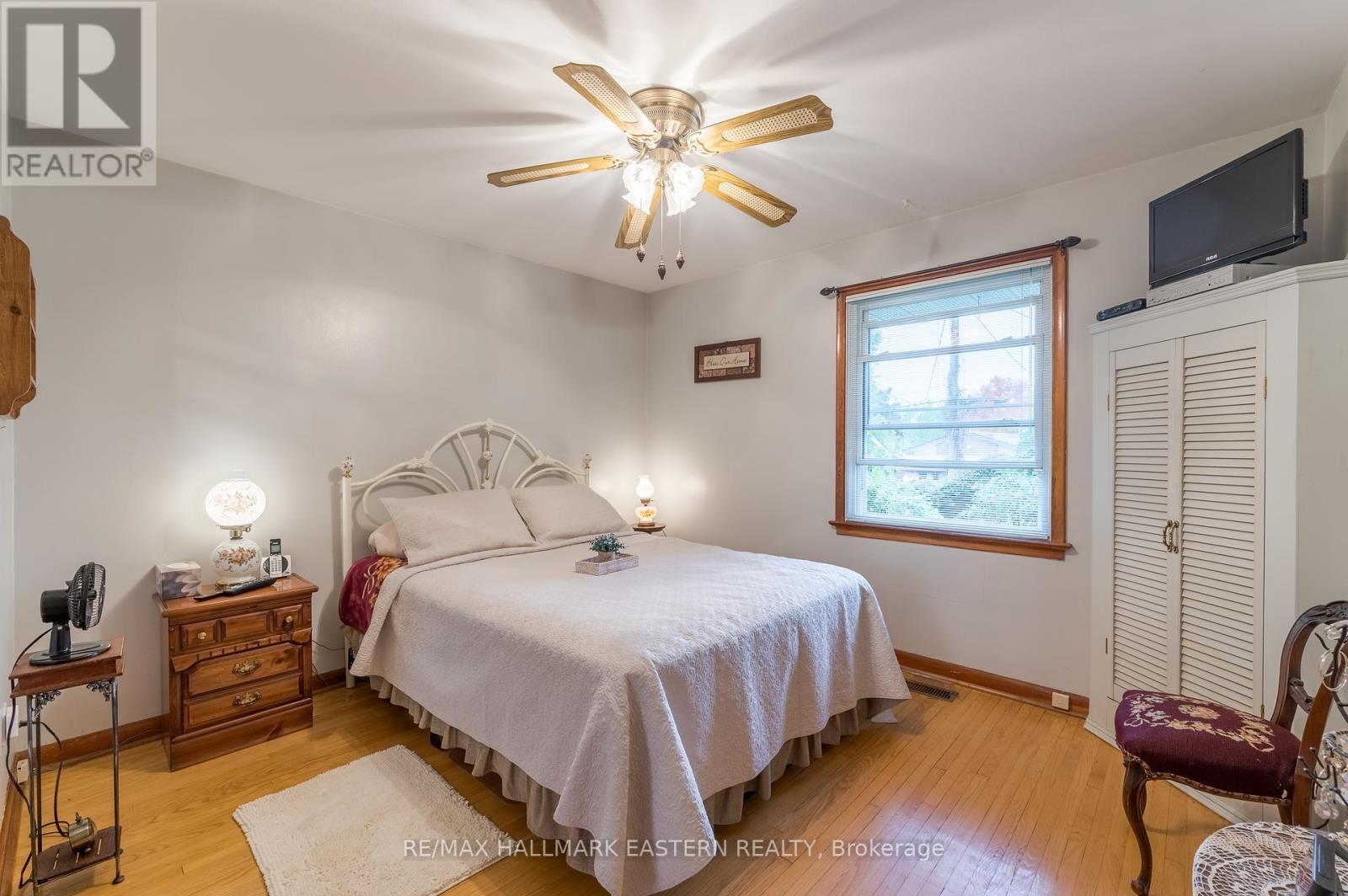 385 Bellevue Street, Peterborough (Northcrest Ward 5), ON - Indoor Photo Showing Bedroom