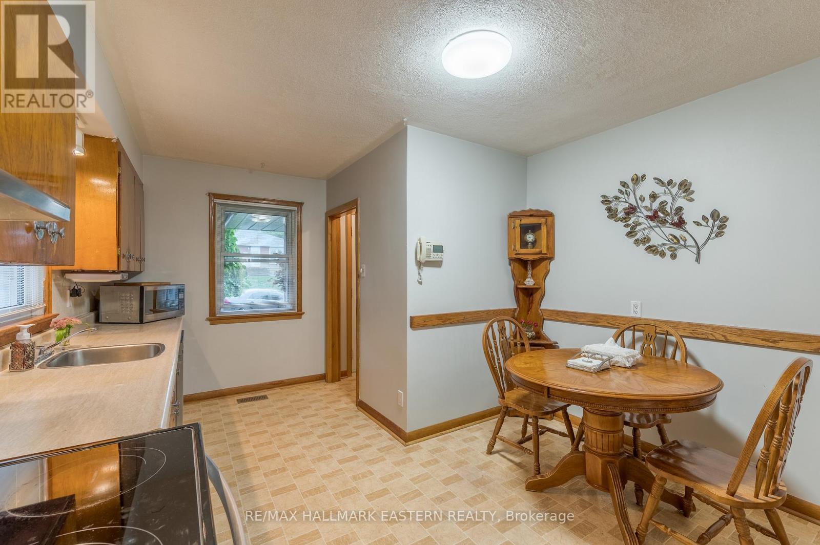 385 Bellevue Street, Peterborough (Northcrest Ward 5), ON - Indoor Photo Showing Dining Room