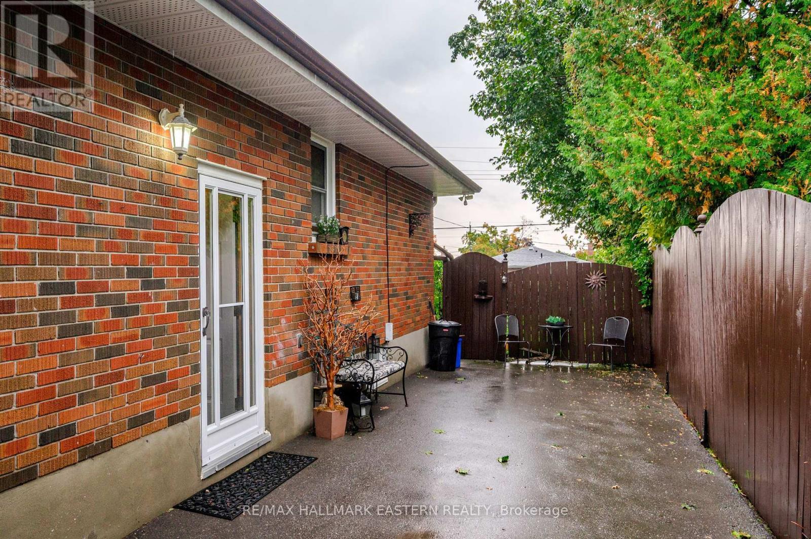 385 Bellevue Street, Peterborough (Northcrest Ward 5), ON - Outdoor With Exterior