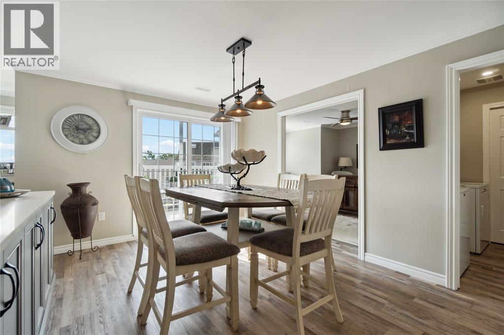 1510 Venetian Boulevard Unit# M7, Point Edward, ON - Indoor Photo Showing Dining Room