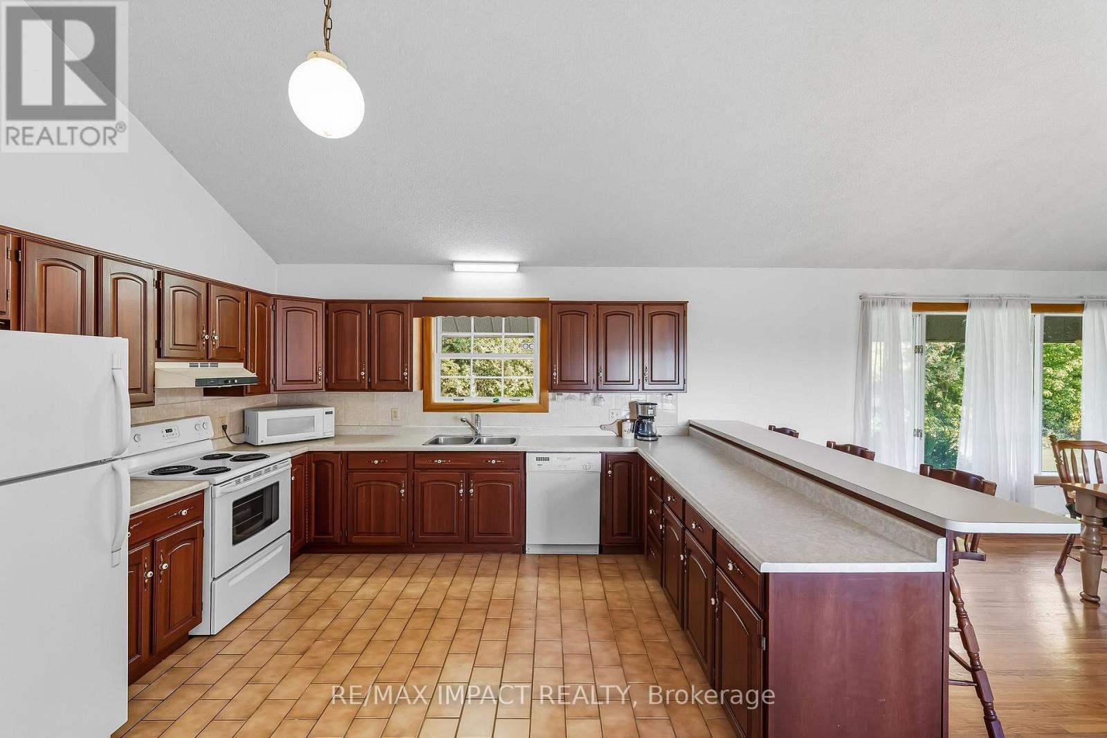 1530 10 Line W, Trent Hills, ON - Indoor Photo Showing Kitchen With Double Sink