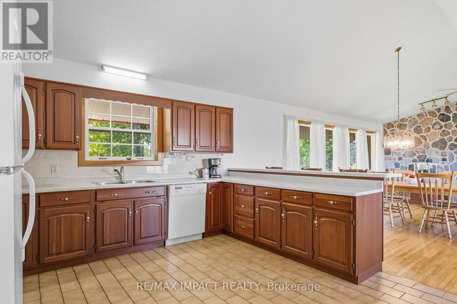 1530 10 Line W, Trent Hills, ON - Indoor Photo Showing Kitchen With Double Sink