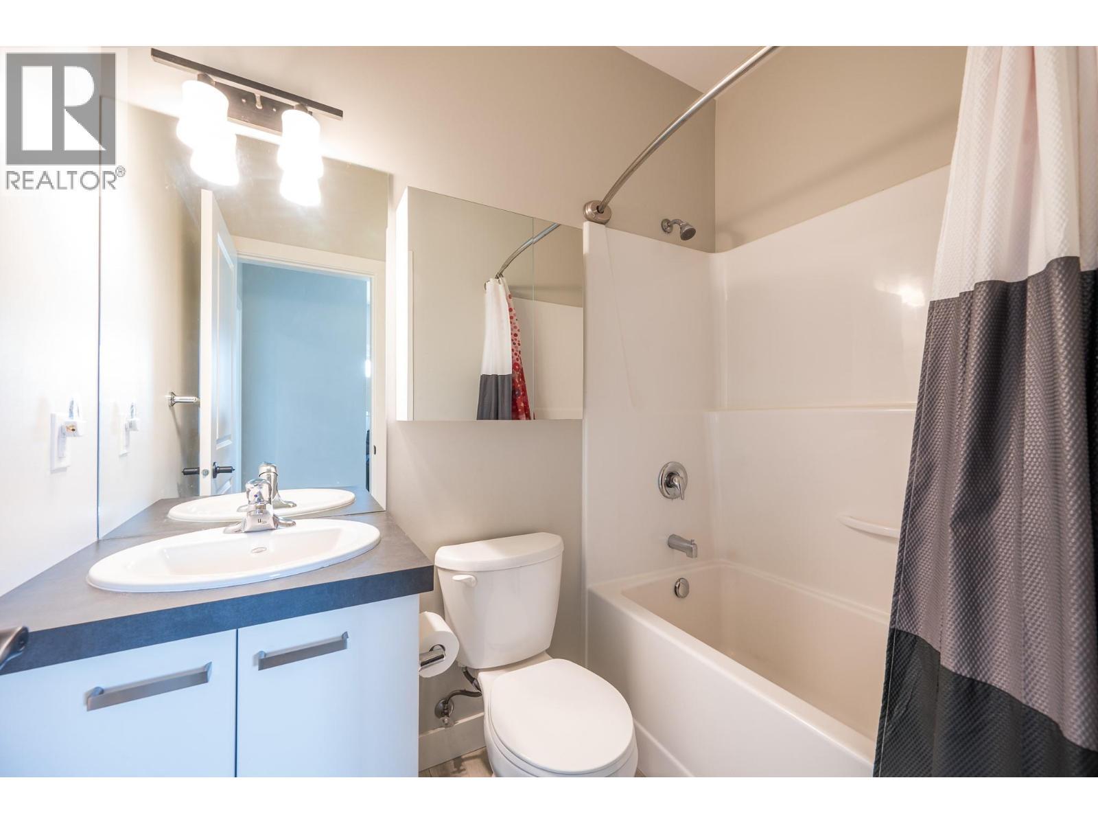 5170 Dallas Drive Unit# 521, Kamloops, BC - Indoor Photo Showing Bathroom