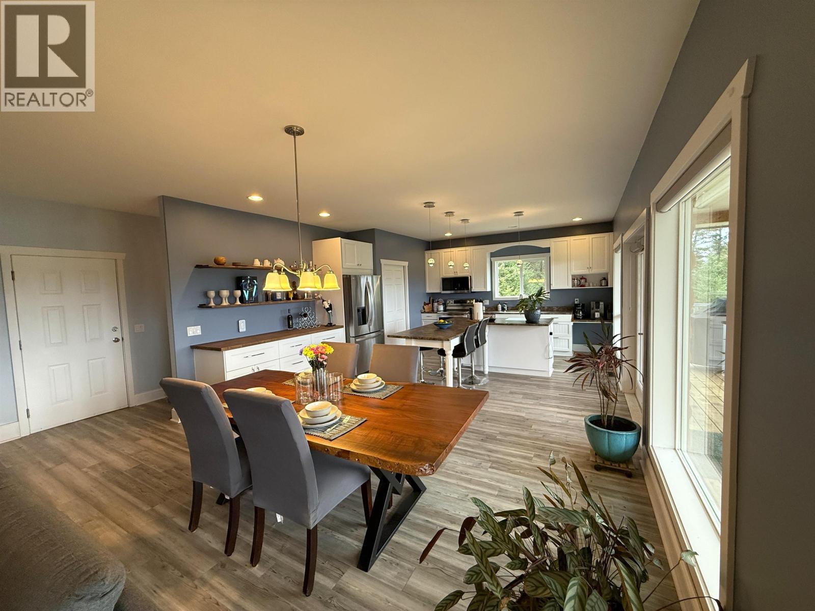 4849 Bryan Crescent, 108 Mile Ranch, BC - Indoor Photo Showing Dining Room