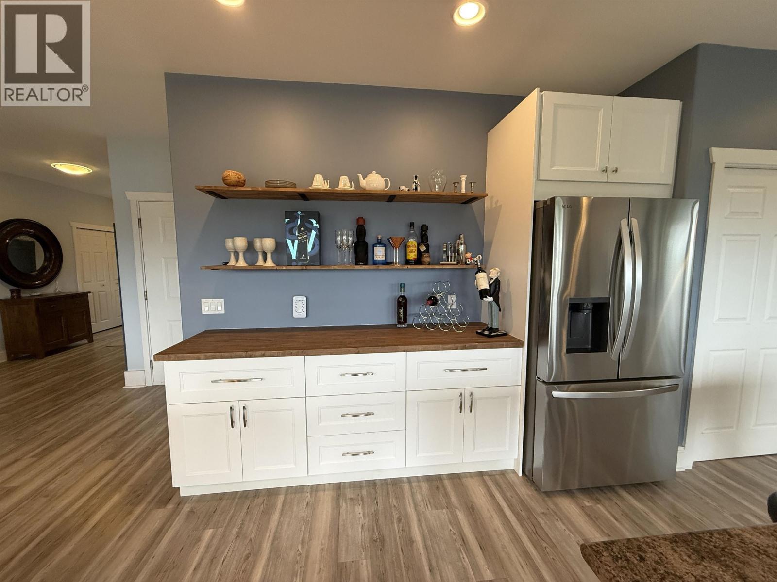 4849 Bryan Crescent, 108 Mile Ranch, BC - Indoor Photo Showing Kitchen