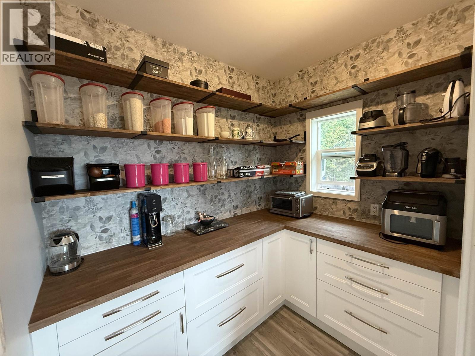 4849 Bryan Crescent, 108 Mile Ranch, BC - Indoor Photo Showing Kitchen