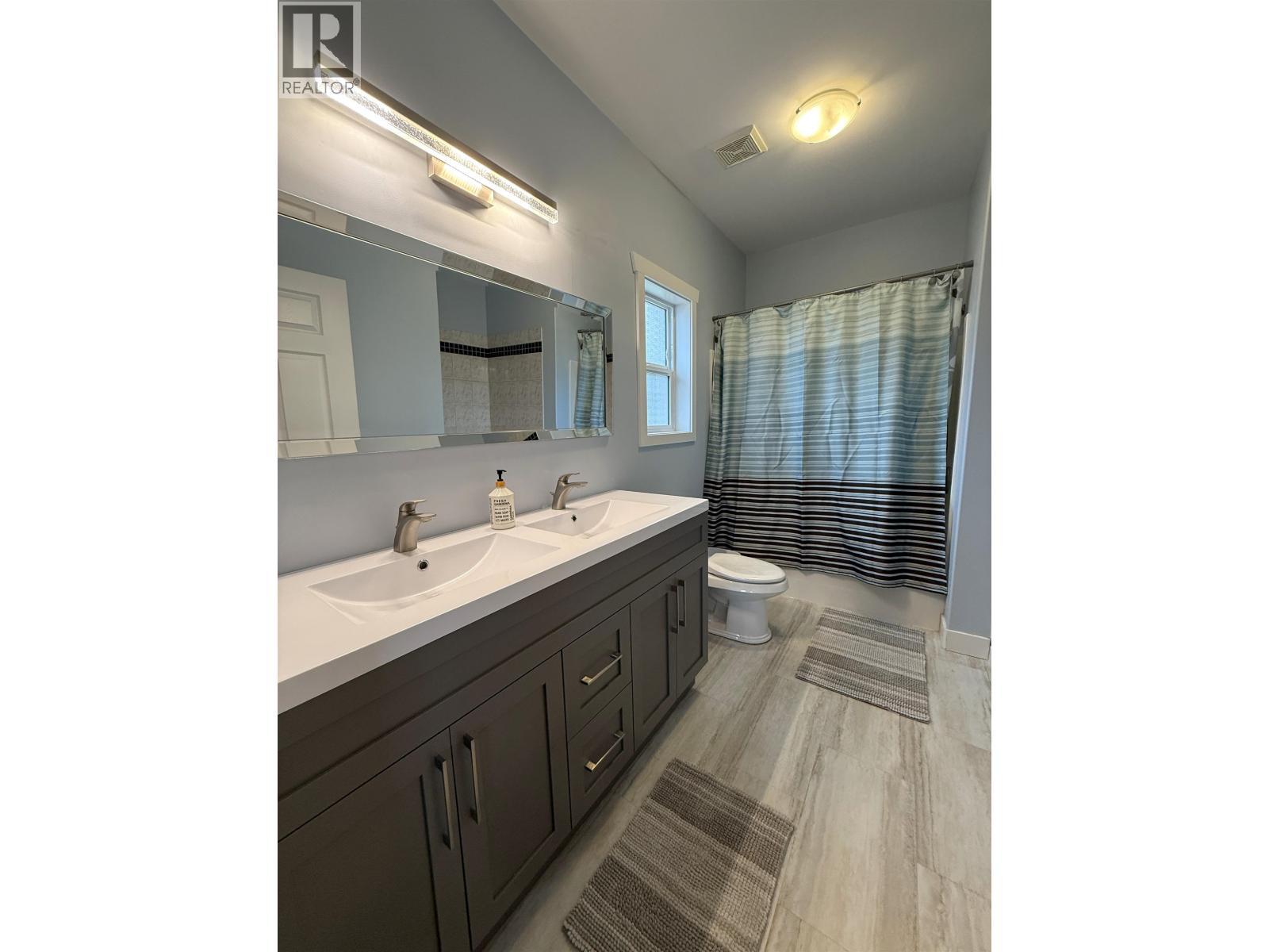 4849 Bryan Crescent, 108 Mile Ranch, BC - Indoor Photo Showing Bathroom
