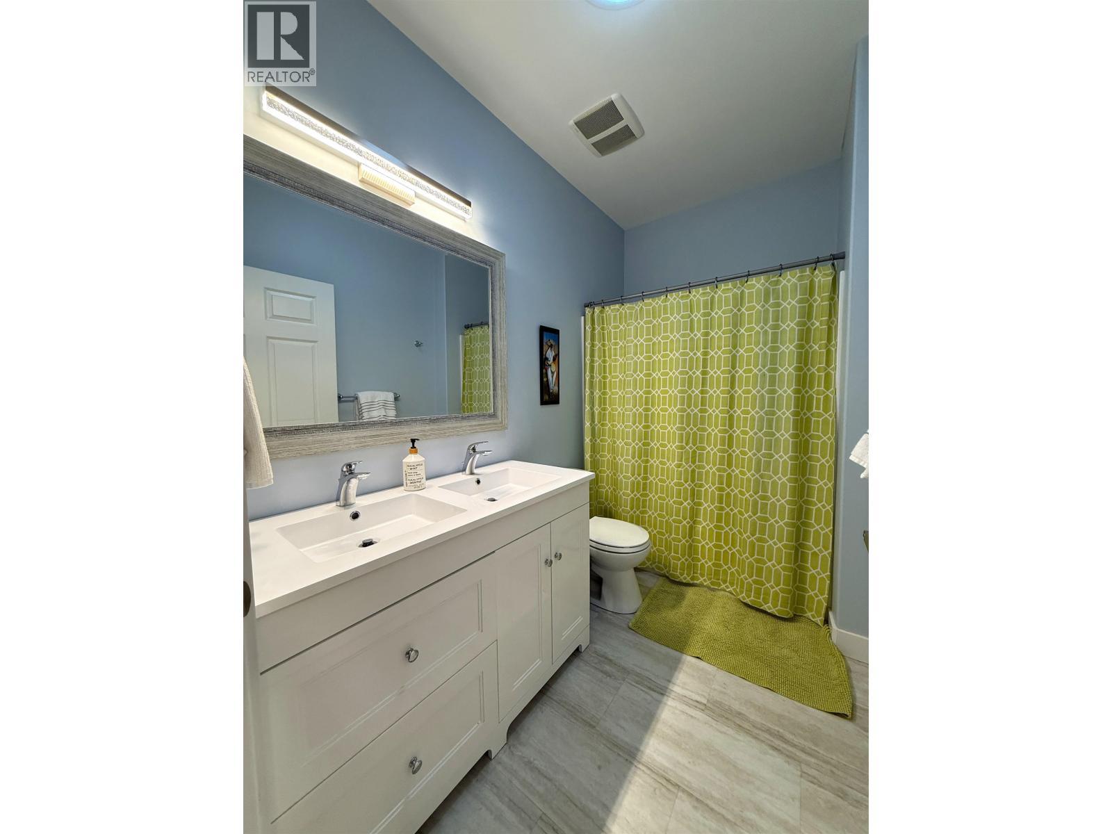 4849 Bryan Crescent, 108 Mile Ranch, BC - Indoor Photo Showing Bathroom