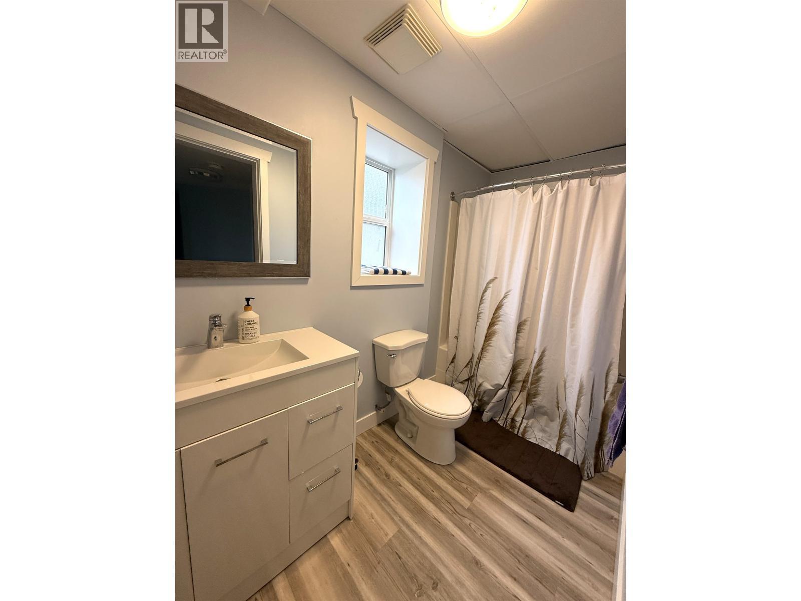 4849 Bryan Crescent, 108 Mile Ranch, BC - Indoor Photo Showing Bathroom