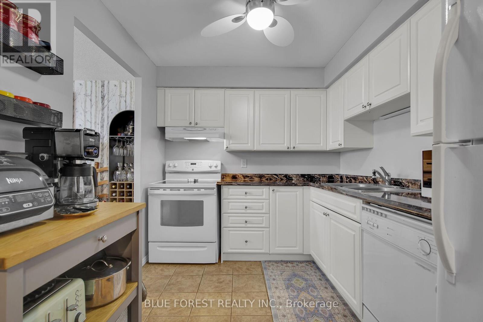 909 - 127 Belmont Drive, London South (South O), ON - Indoor Photo Showing Kitchen