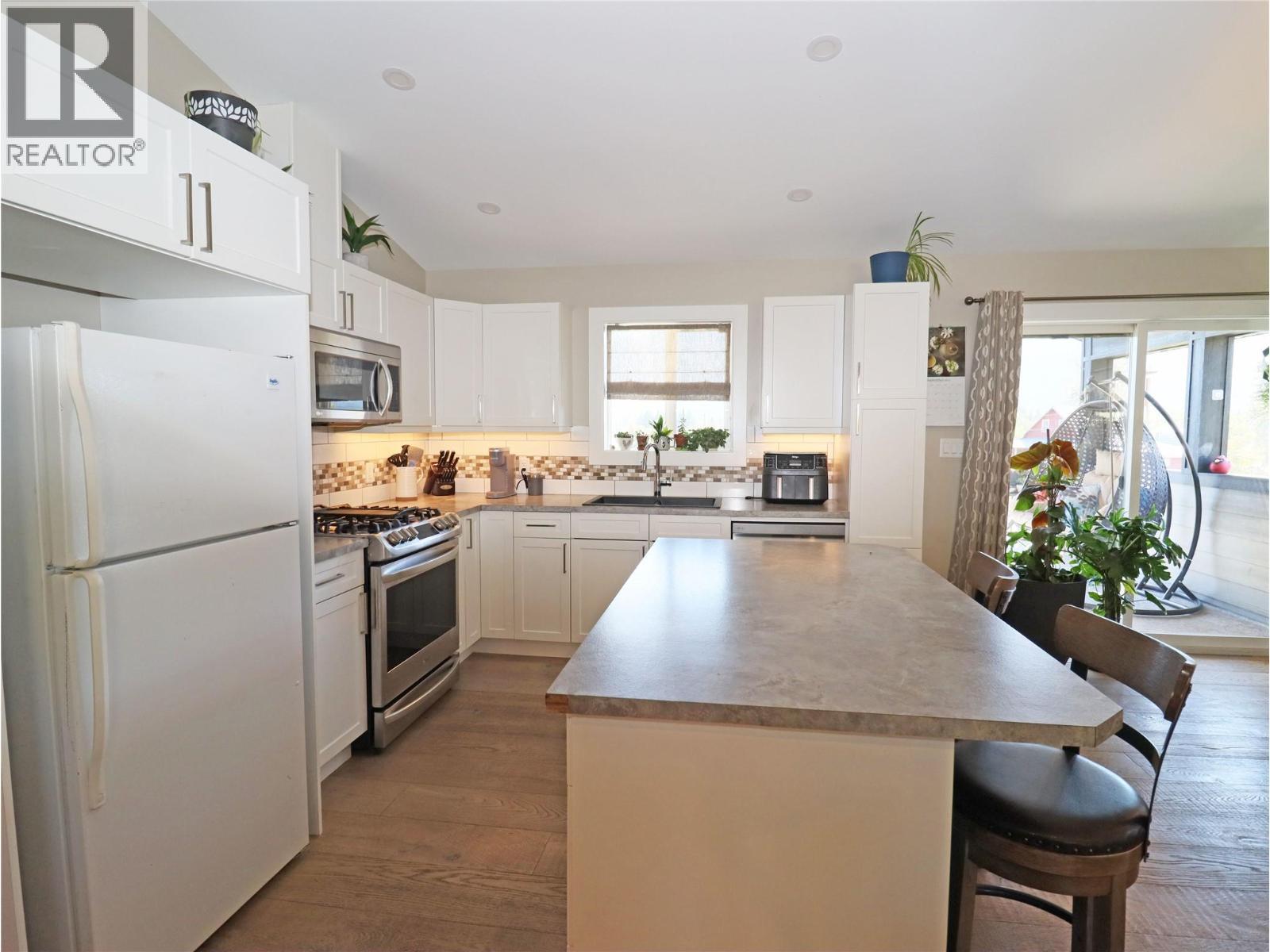 3600 Hall Frontage Road, Grand Forks, BC - Indoor Photo Showing Kitchen