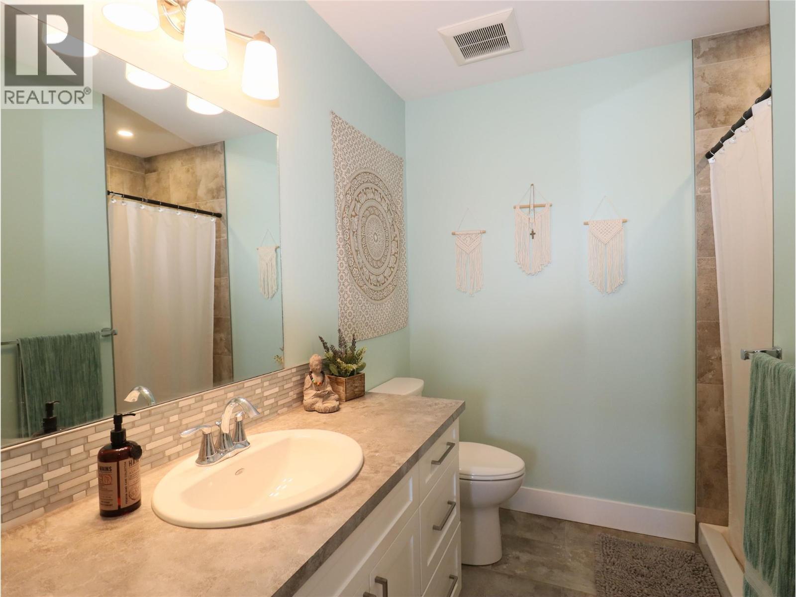 3600 Hall Frontage Road, Grand Forks, BC - Indoor Photo Showing Bathroom