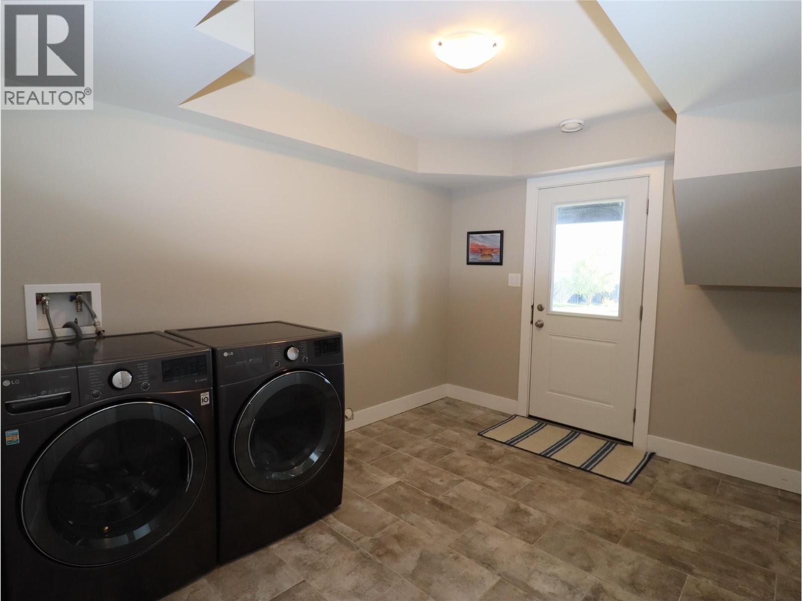 3600 Hall Frontage Road, Grand Forks, BC - Indoor Photo Showing Laundry Room