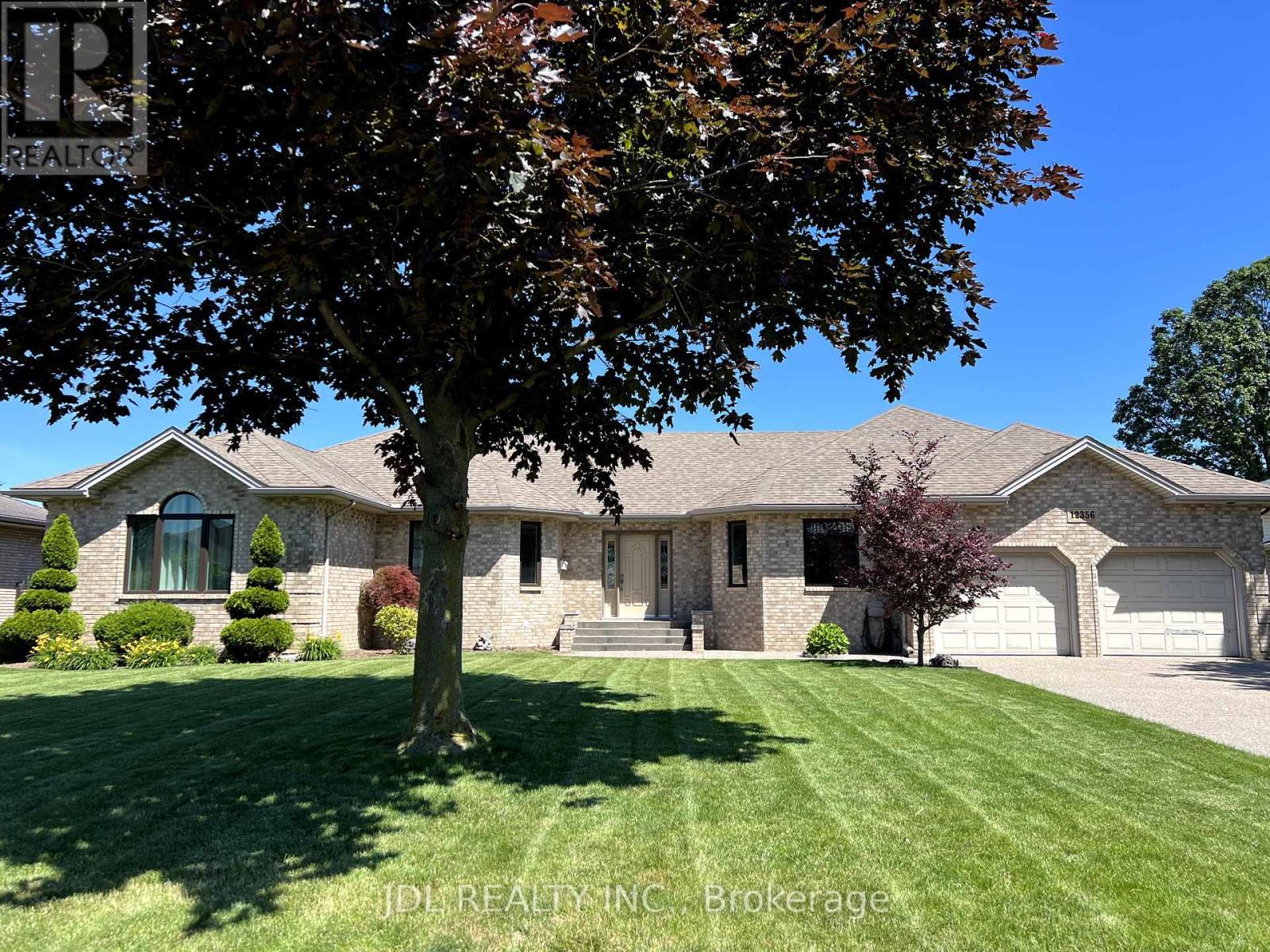 12356 Charlene Lane, Tecumseh, ON - Outdoor With Facade