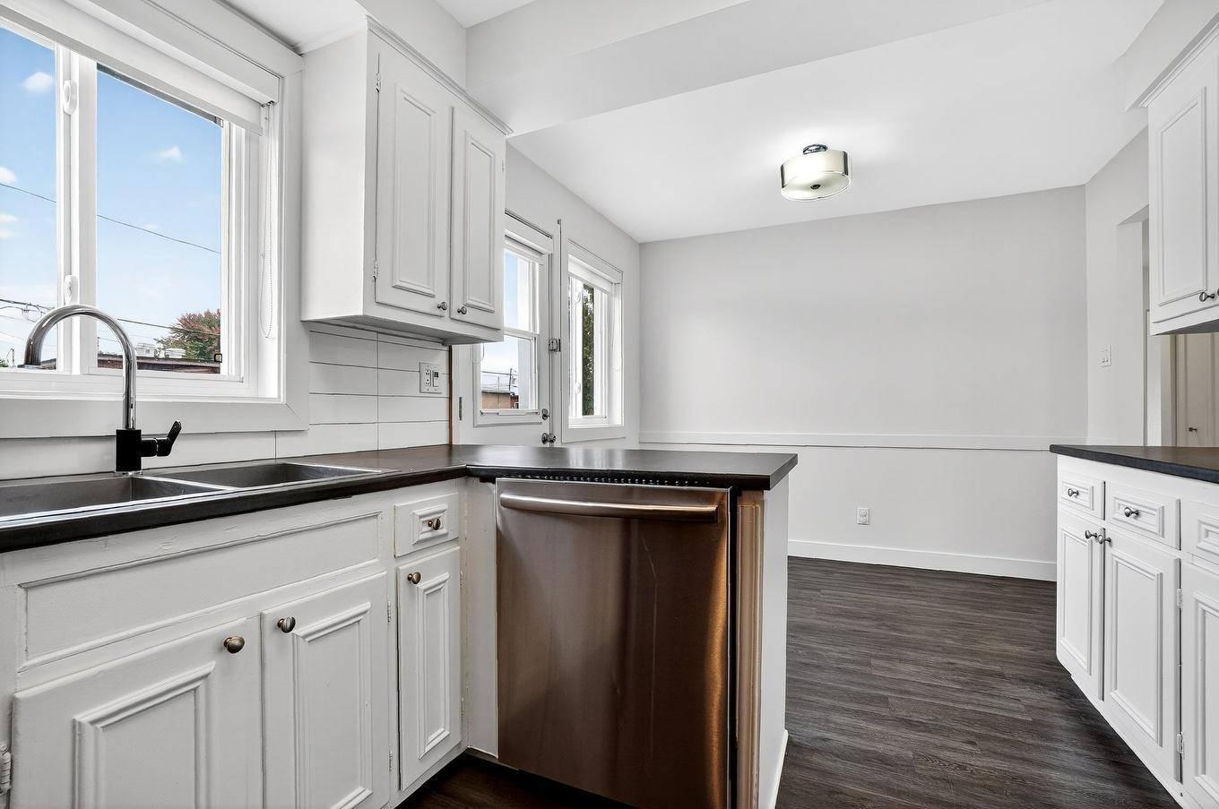 Cuisine - 453 93E Avenue, Laval (Chomedey), QC - Indoor Photo Showing Kitchen With Double Sink