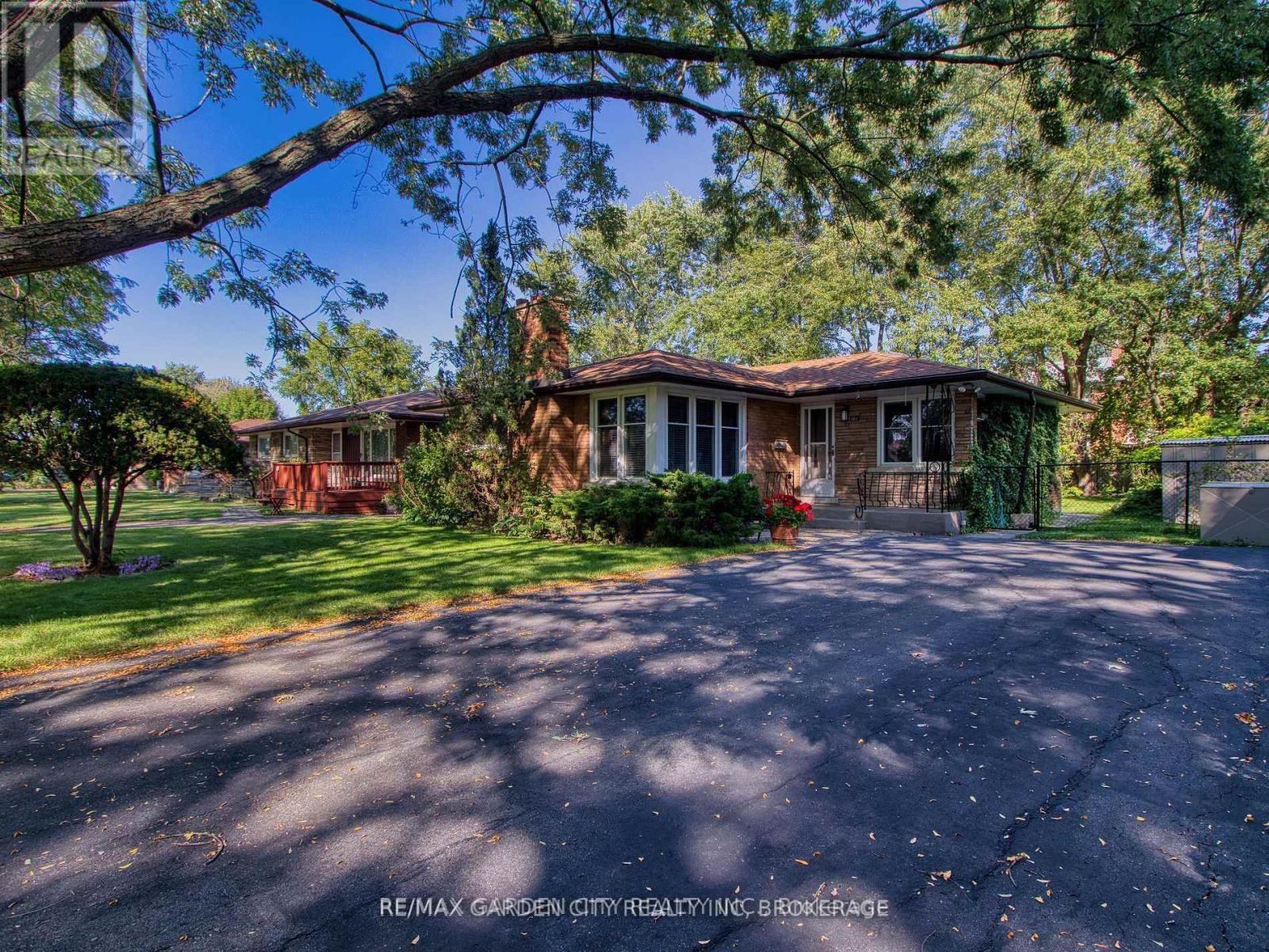 101 Masterson Avenue, St. Catharines (Glendale/Glenridge), ON - Outdoor