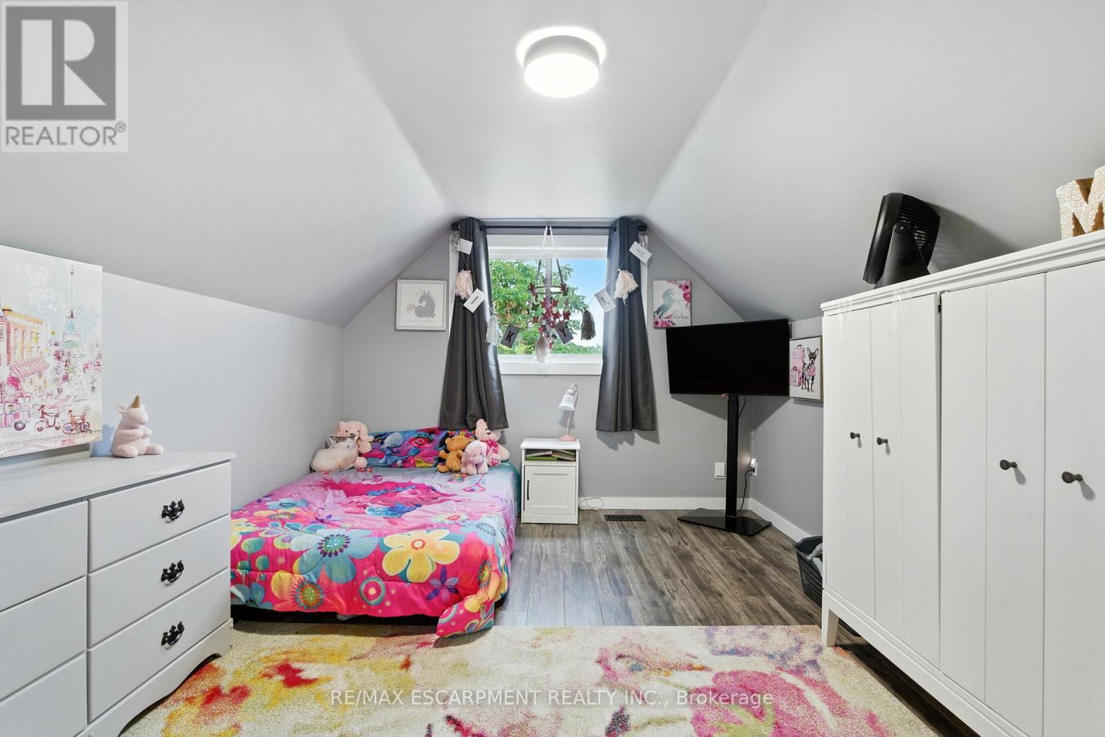 85 Crosthwaite Avenue N, Hamilton, ON - Indoor Photo Showing Bedroom