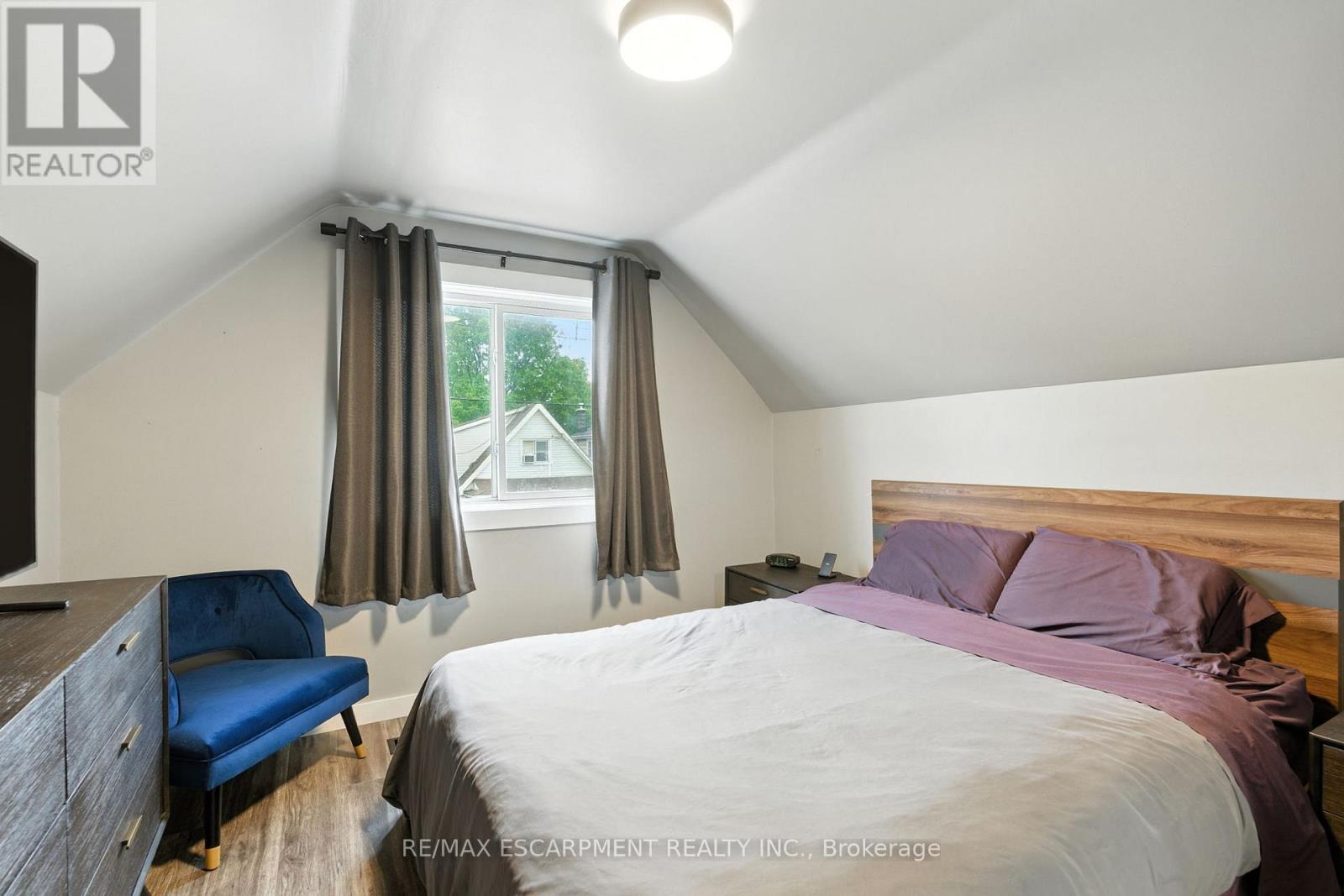 85 Crosthwaite Avenue N, Hamilton, ON - Indoor Photo Showing Bedroom