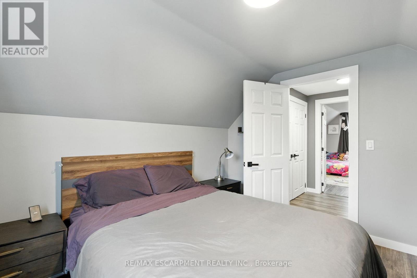 85 Crosthwaite Avenue N, Hamilton, ON - Indoor Photo Showing Bedroom