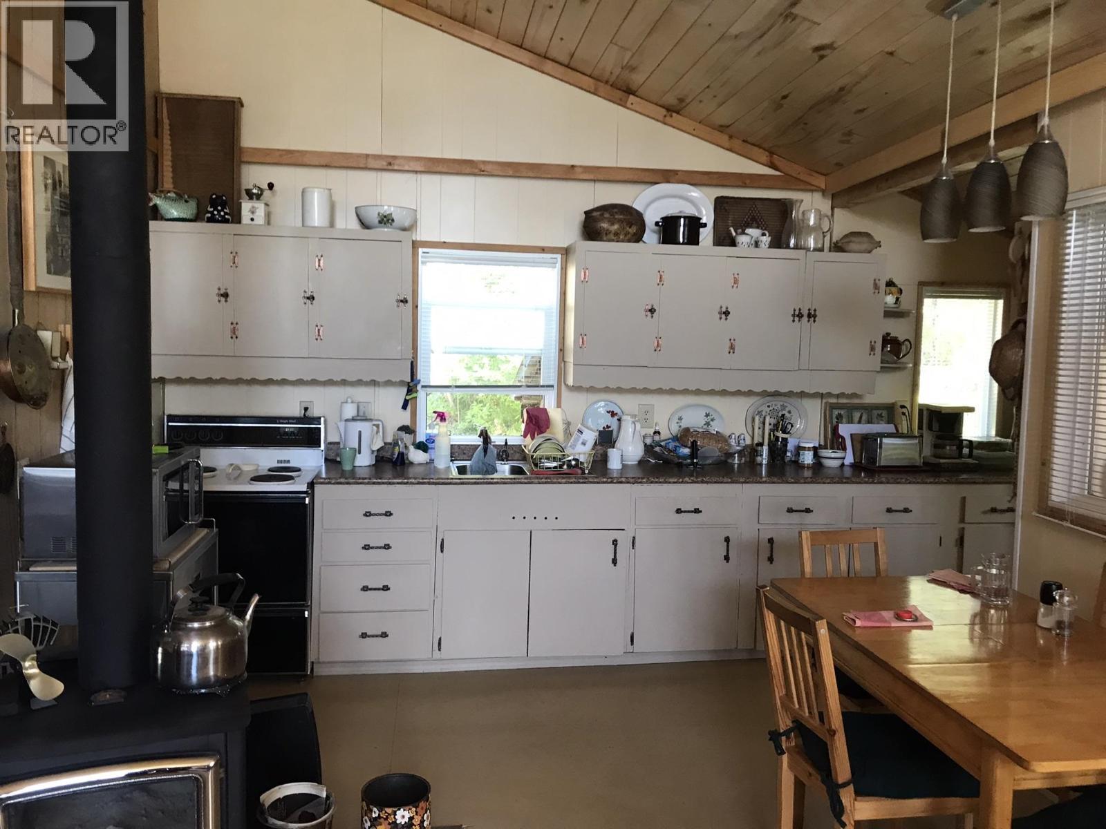 3548 Sellars Road, 100 Mile House, BC - Indoor