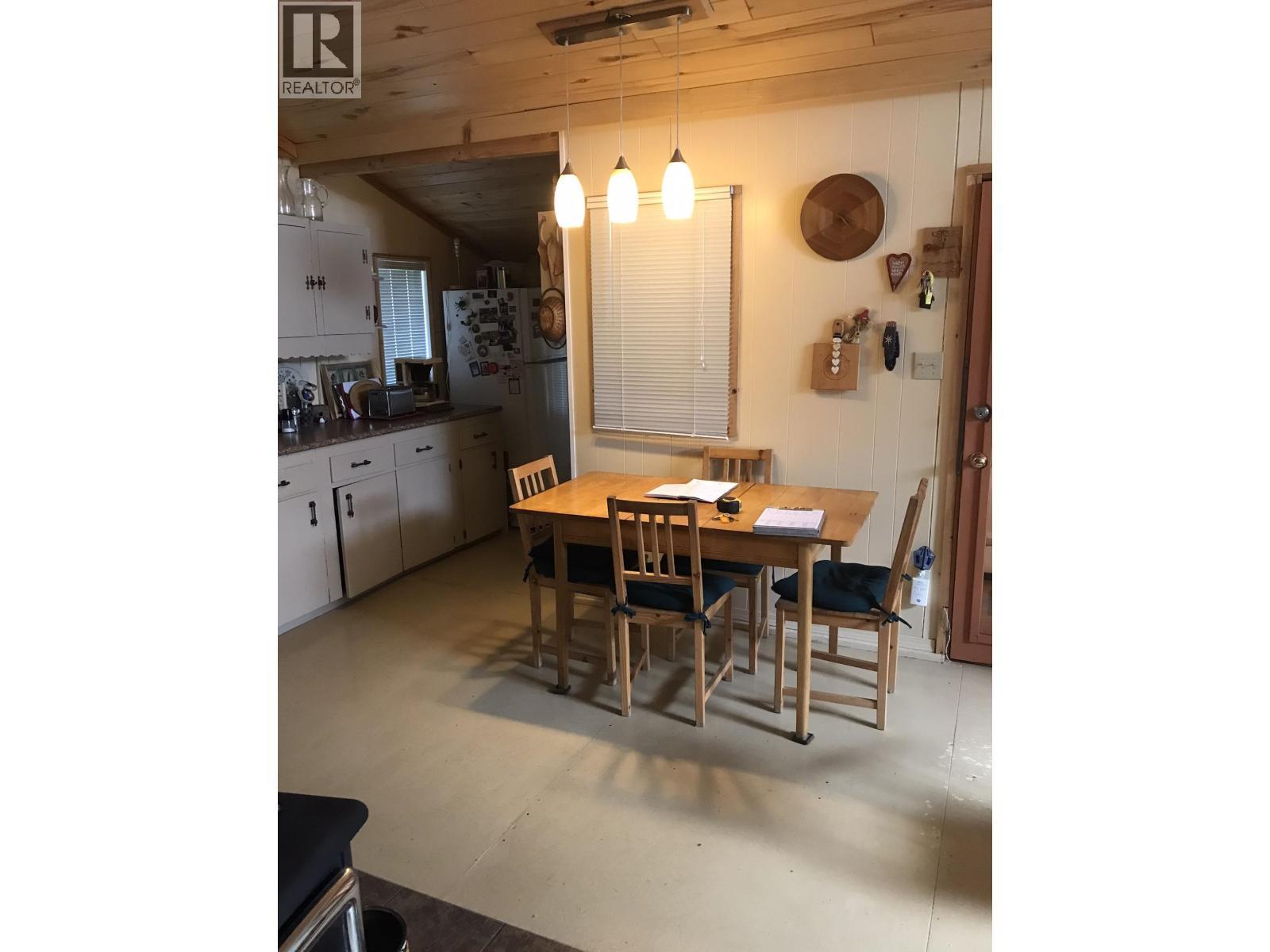 3548 Sellars Road, 100 Mile House, BC - Indoor Photo Showing Dining Room