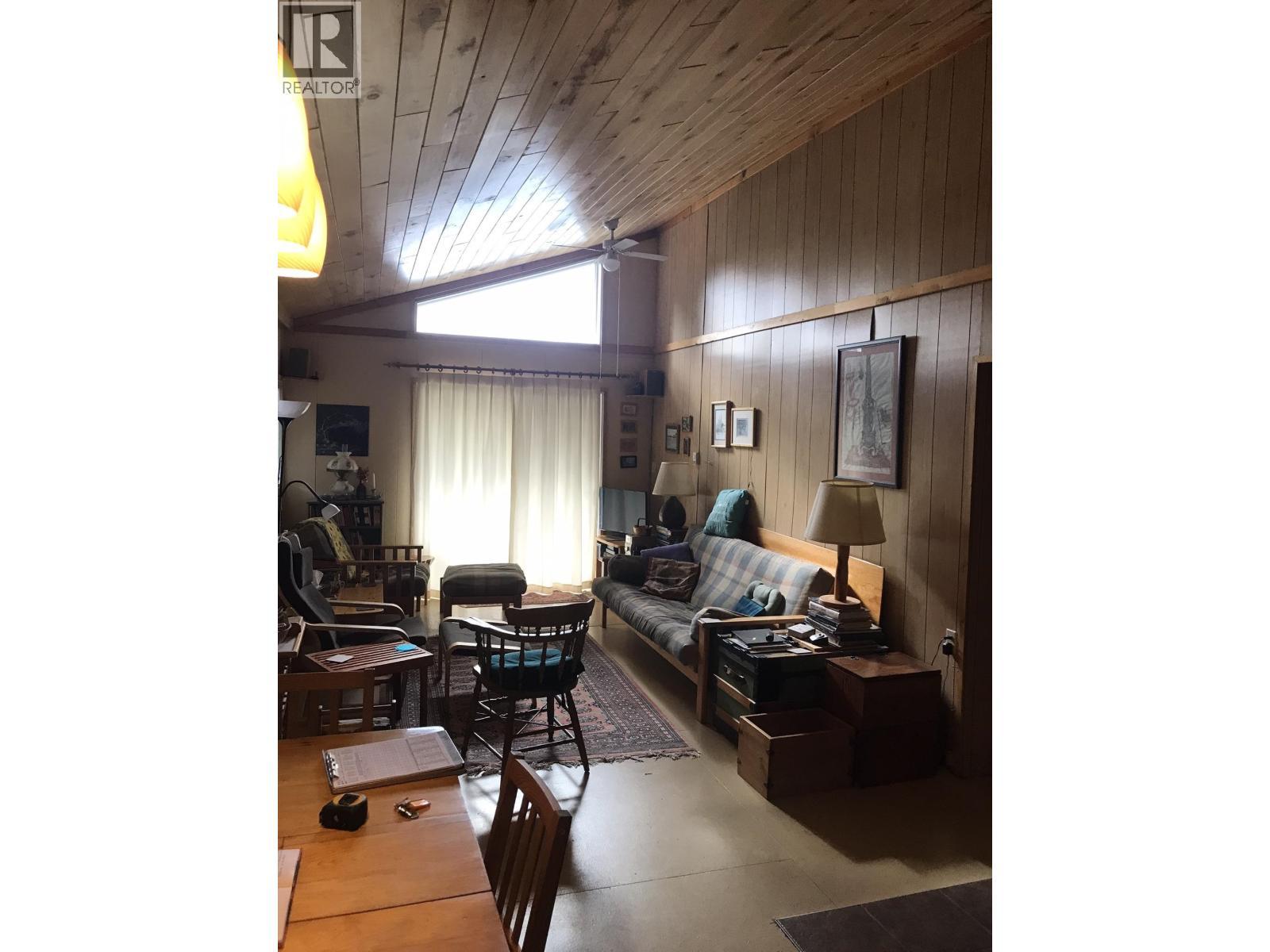 3548 Sellars Road, 100 Mile House, BC - Indoor