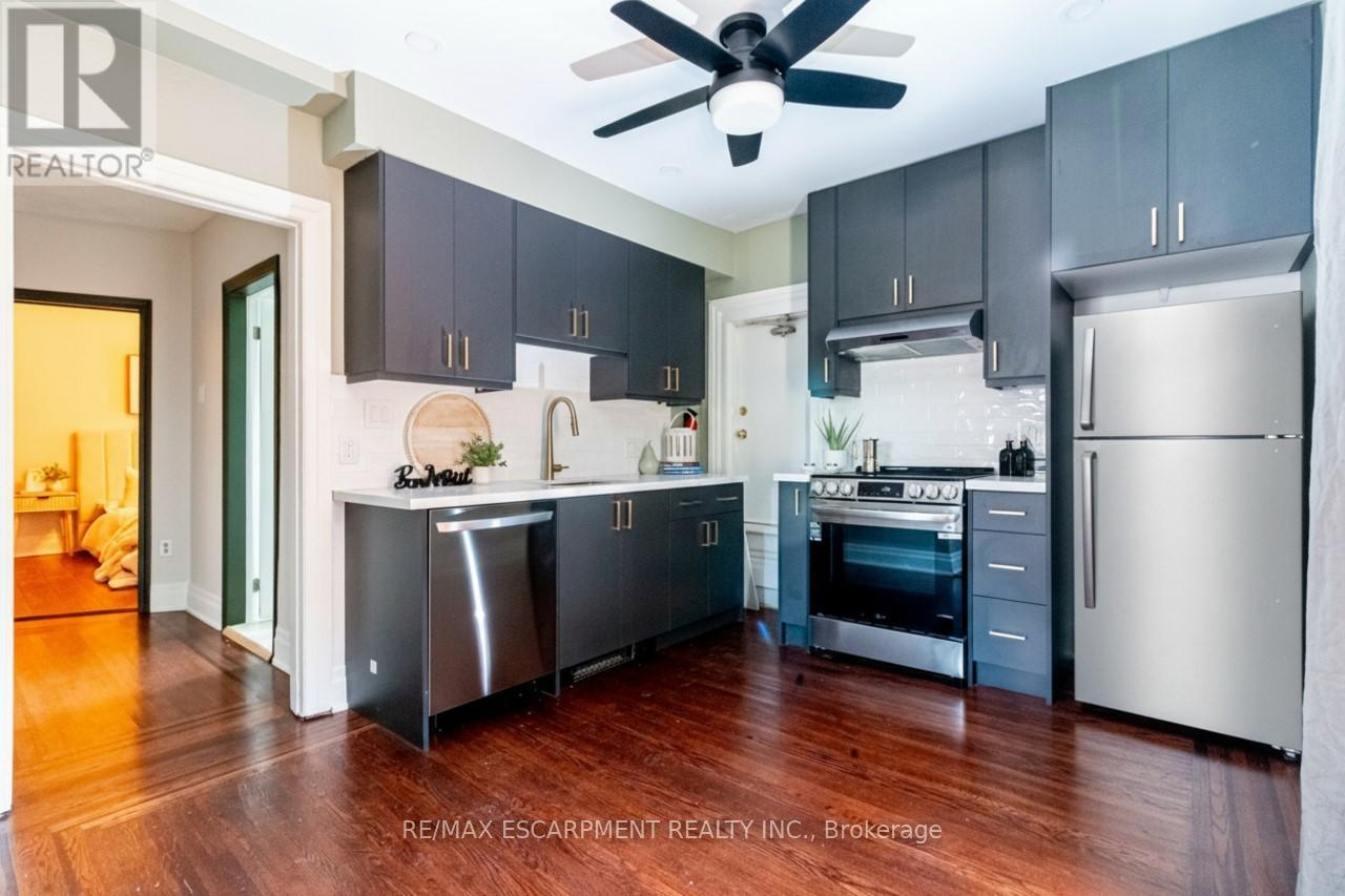 2 - 11 Eastbourne Avenue, Hamilton, ON - Indoor Photo Showing Kitchen With Stainless Steel Kitchen