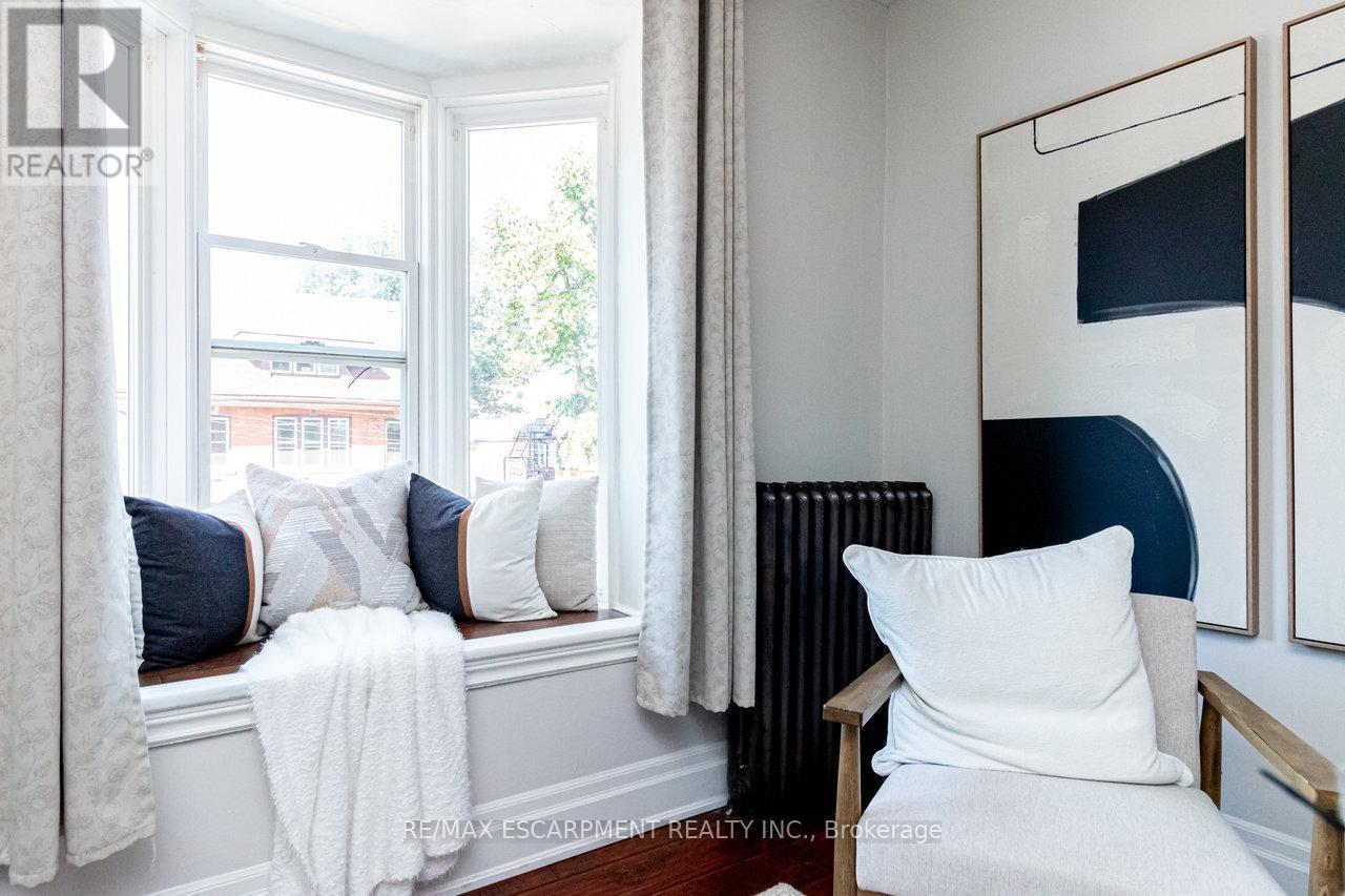 2 - 11 Eastbourne Avenue, Hamilton, ON - Indoor