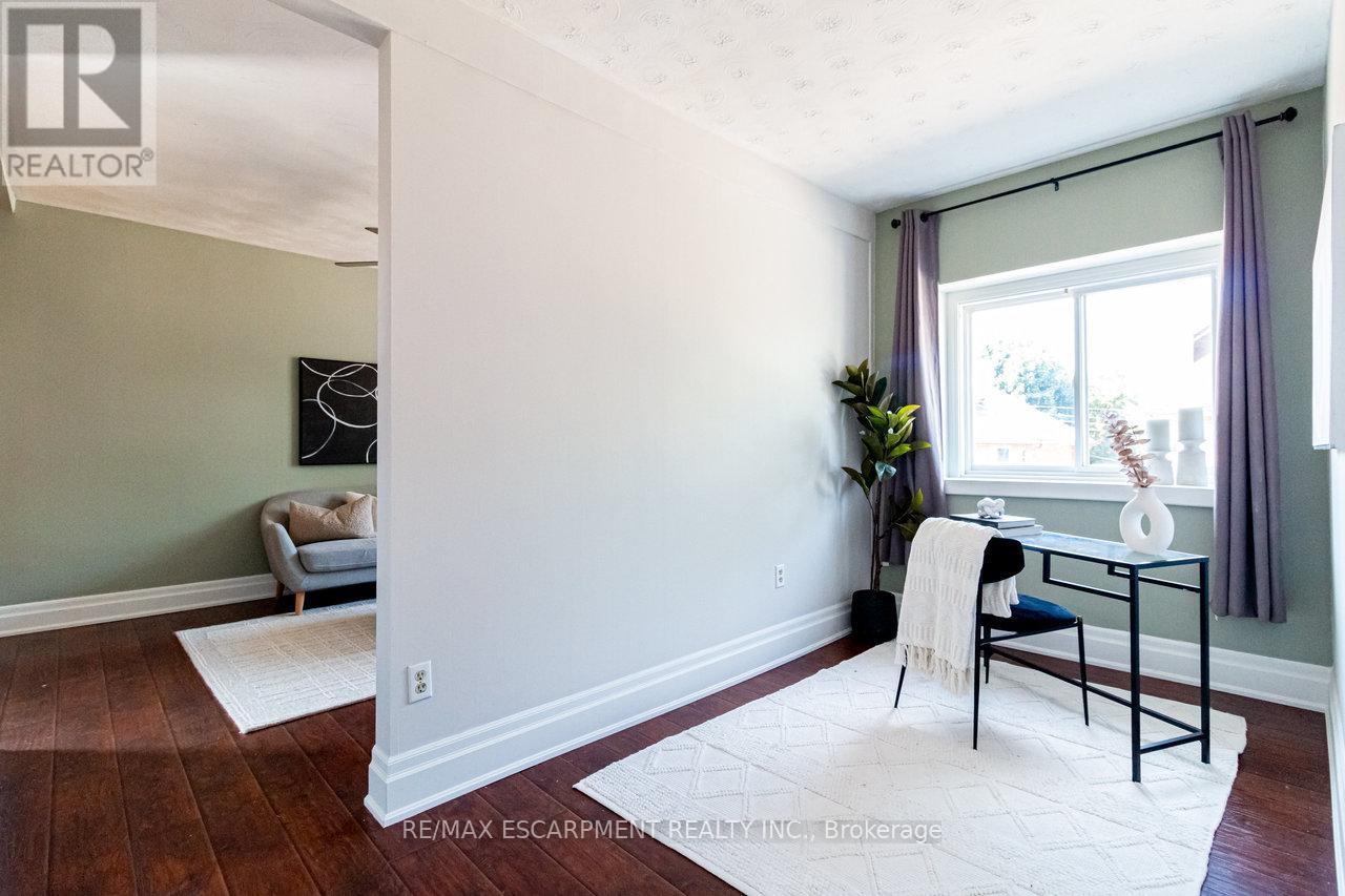 2 - 11 Eastbourne Avenue, Hamilton, ON - Indoor