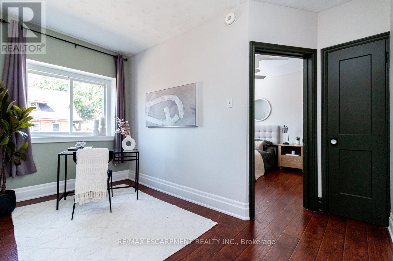 2 - 11 Eastbourne Avenue, Hamilton, ON - Indoor