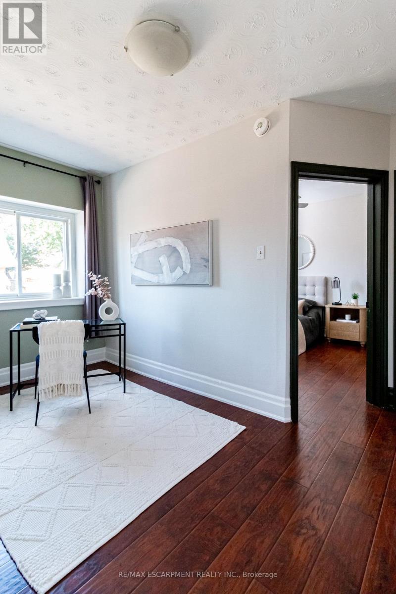 2 - 11 Eastbourne Avenue, Hamilton, ON - Indoor