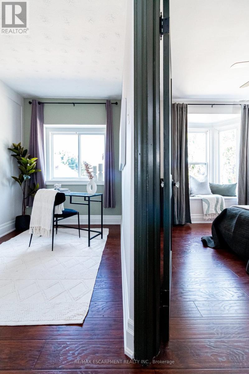 2 - 11 Eastbourne Avenue, Hamilton, ON - Indoor