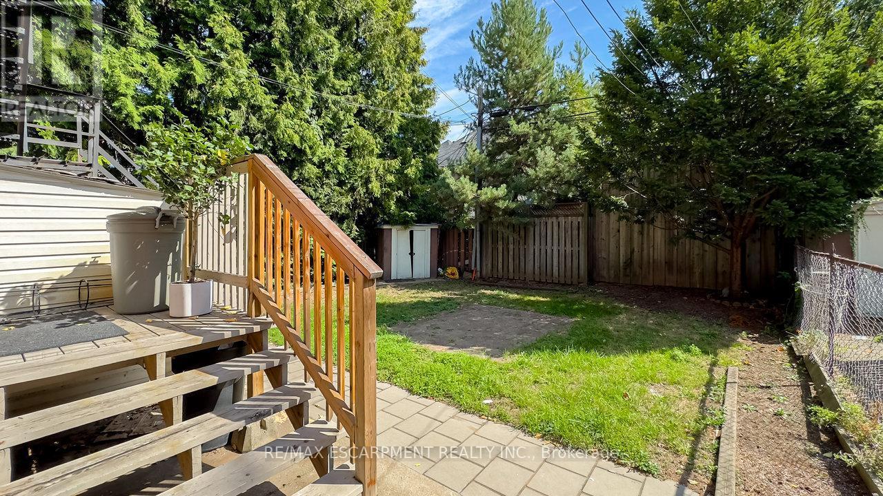 2 - 11 Eastbourne Avenue, Hamilton, ON - Outdoor