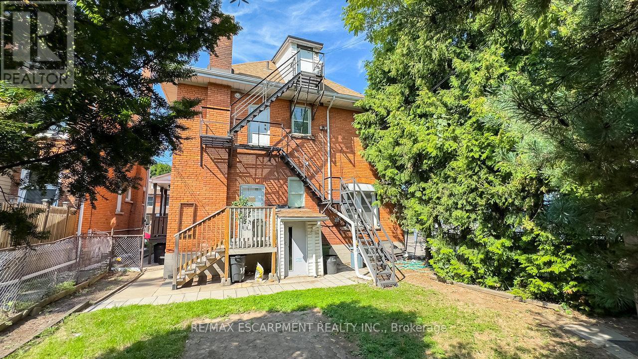 2 - 11 Eastbourne Avenue, Hamilton, ON - Outdoor