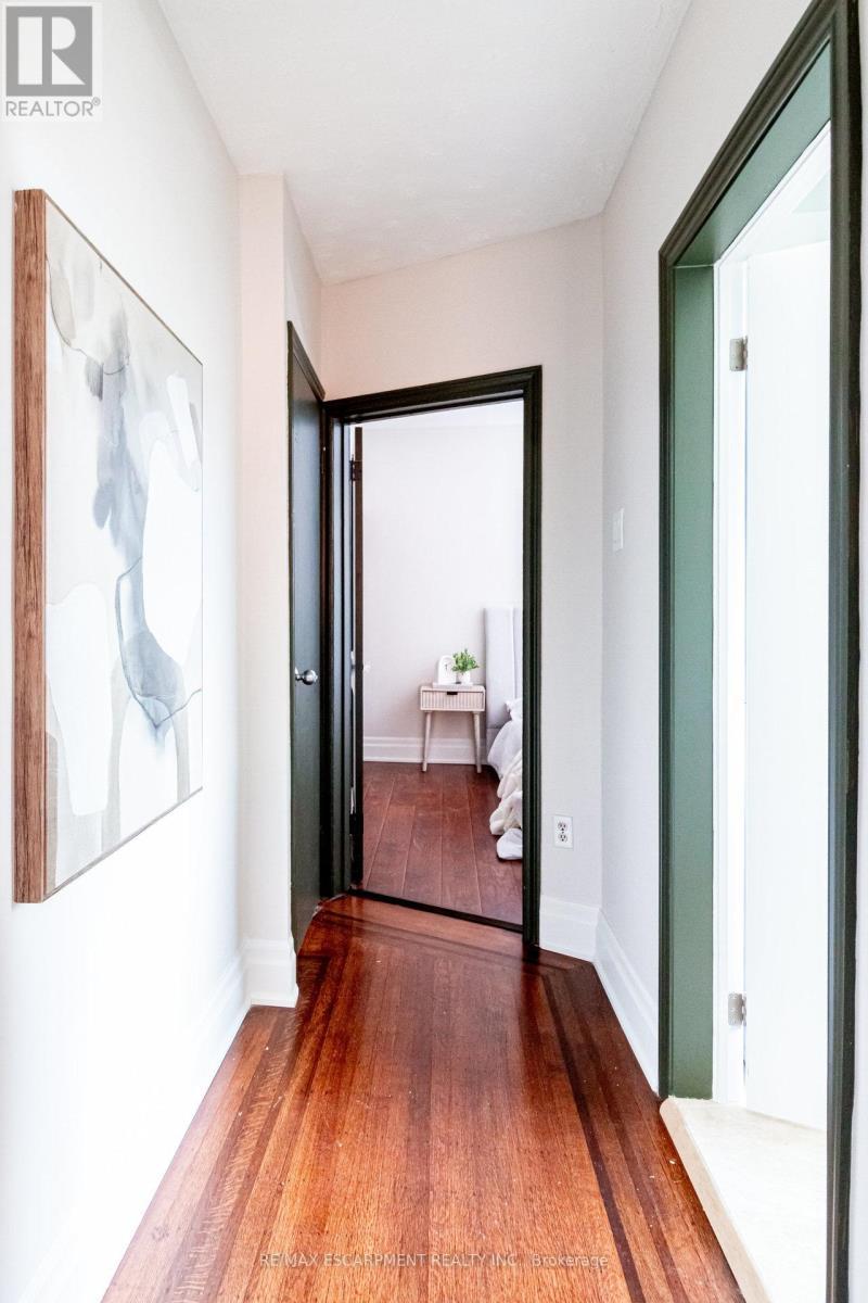 2 - 11 Eastbourne Avenue, Hamilton, ON - Indoor Photo Showing Other Room