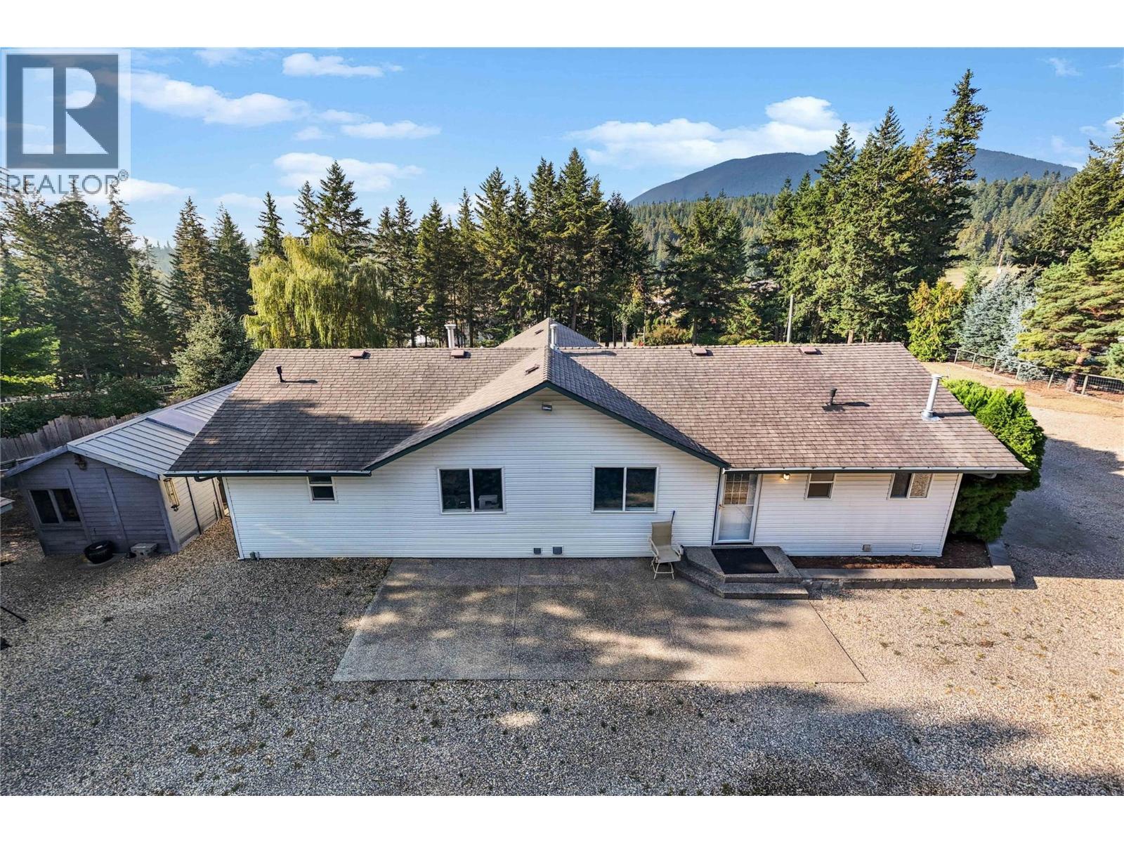 760 Mobley Road, Tappen, BC - Outdoor