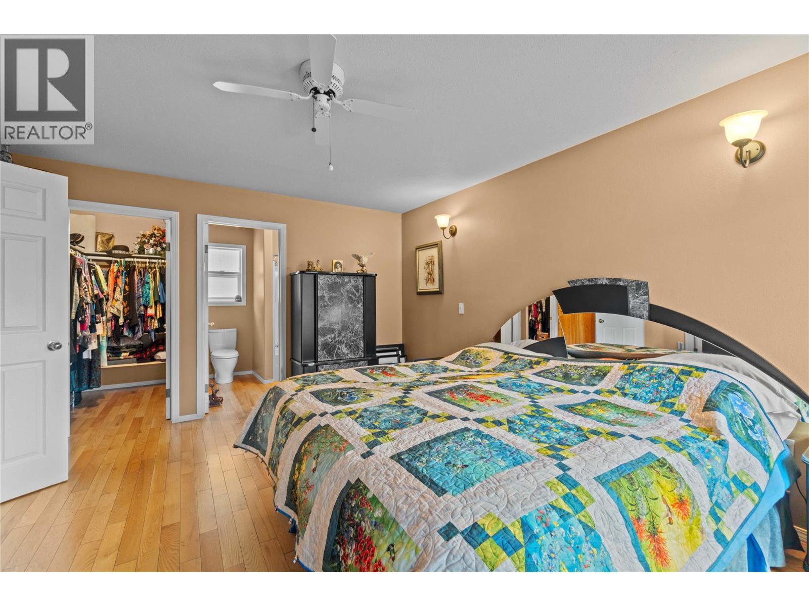 760 Mobley Road, Tappen, BC - Indoor Photo Showing Bedroom