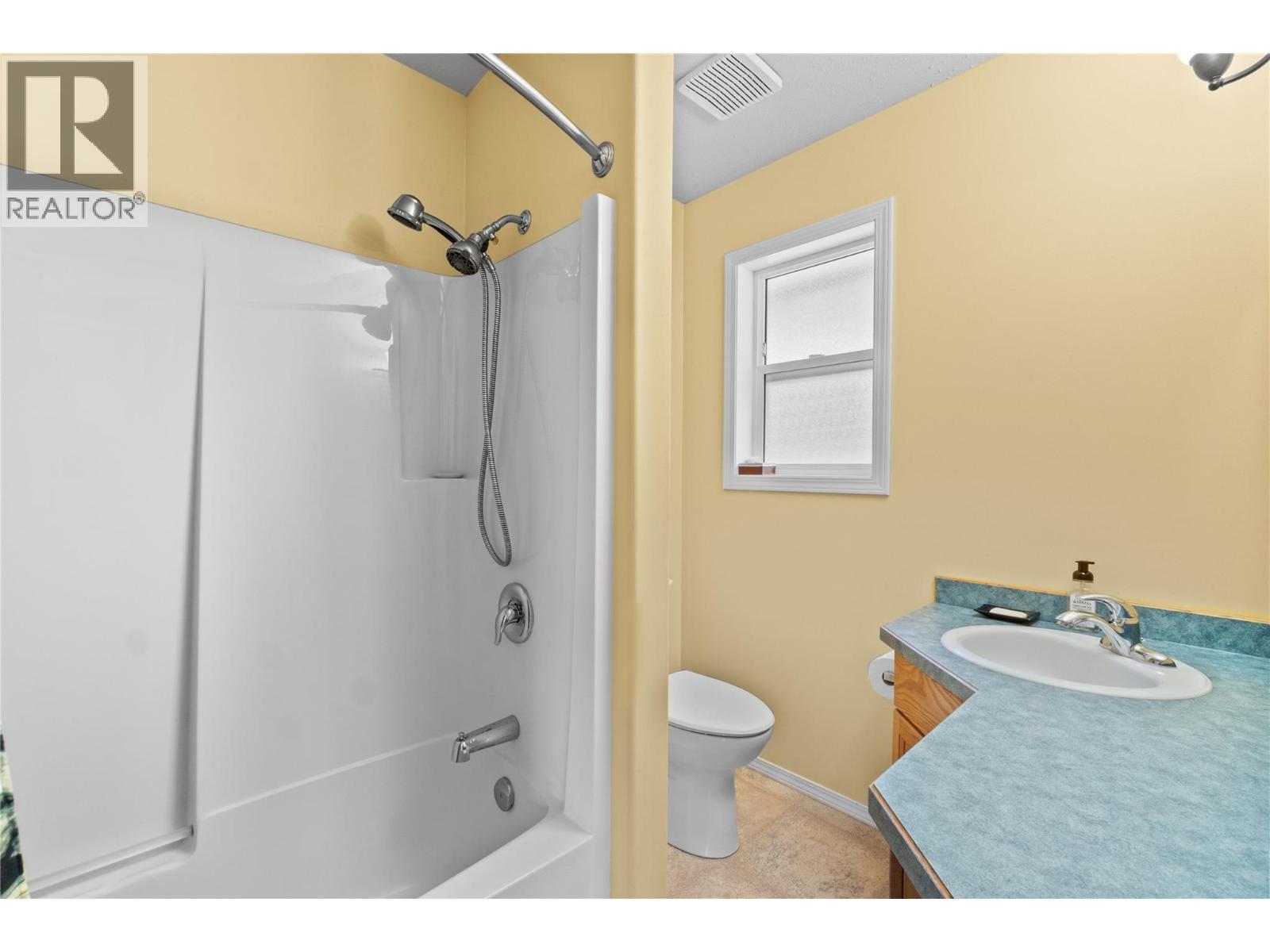 760 Mobley Road, Tappen, BC - Indoor Photo Showing Bathroom