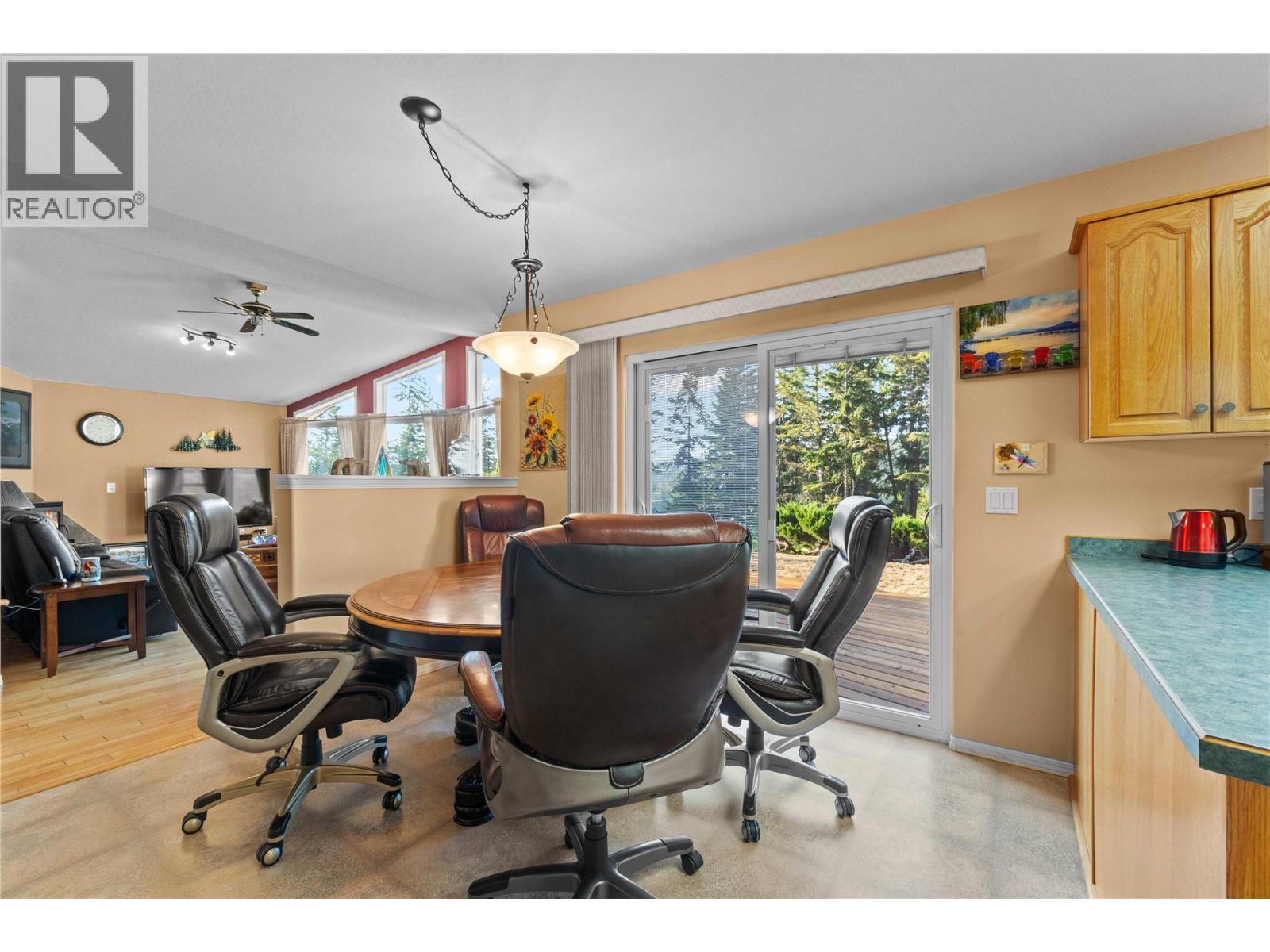 760 Mobley Road, Tappen, BC - Indoor Photo Showing Office