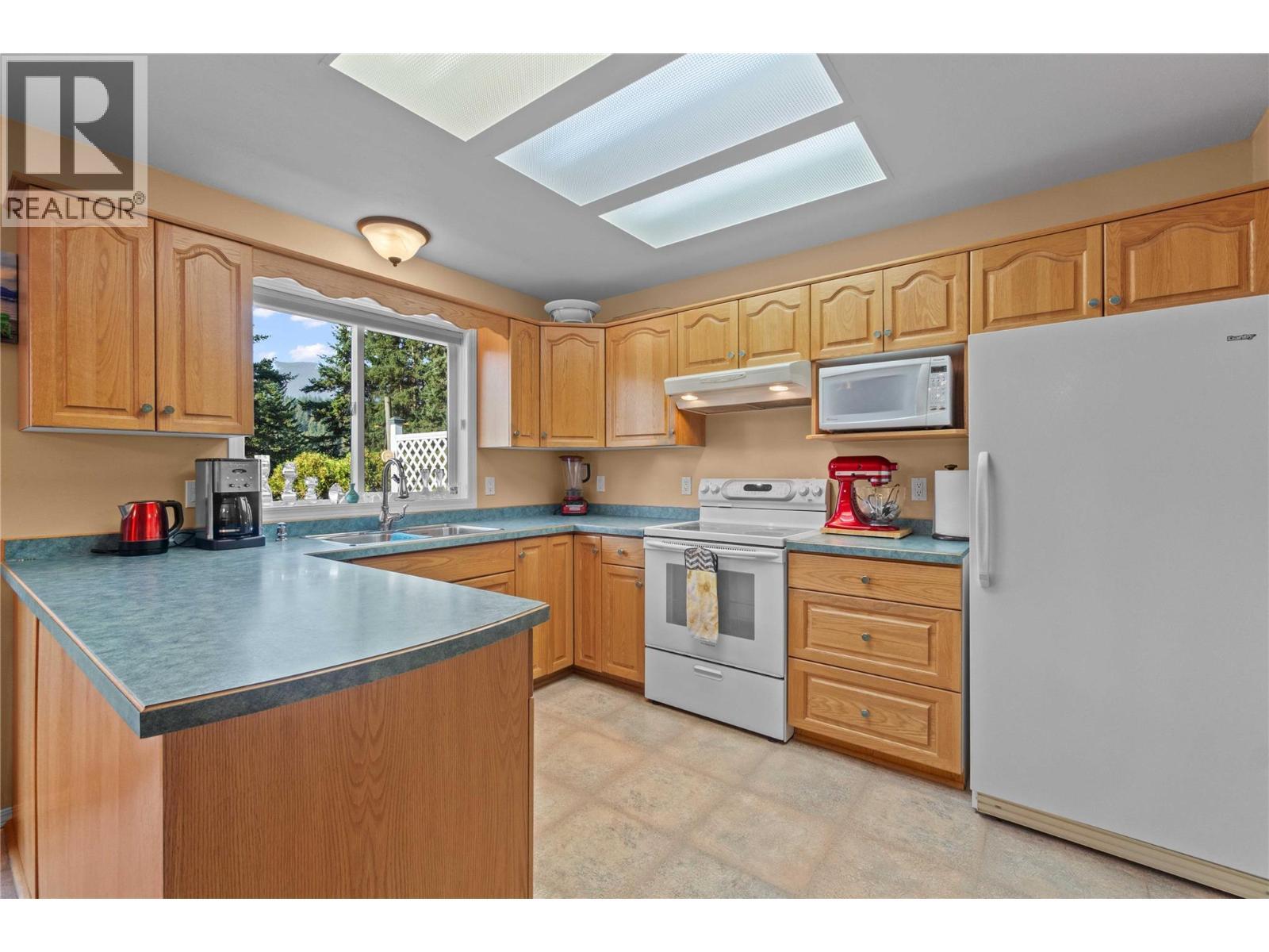 760 Mobley Road, Tappen, BC - Indoor Photo Showing Kitchen