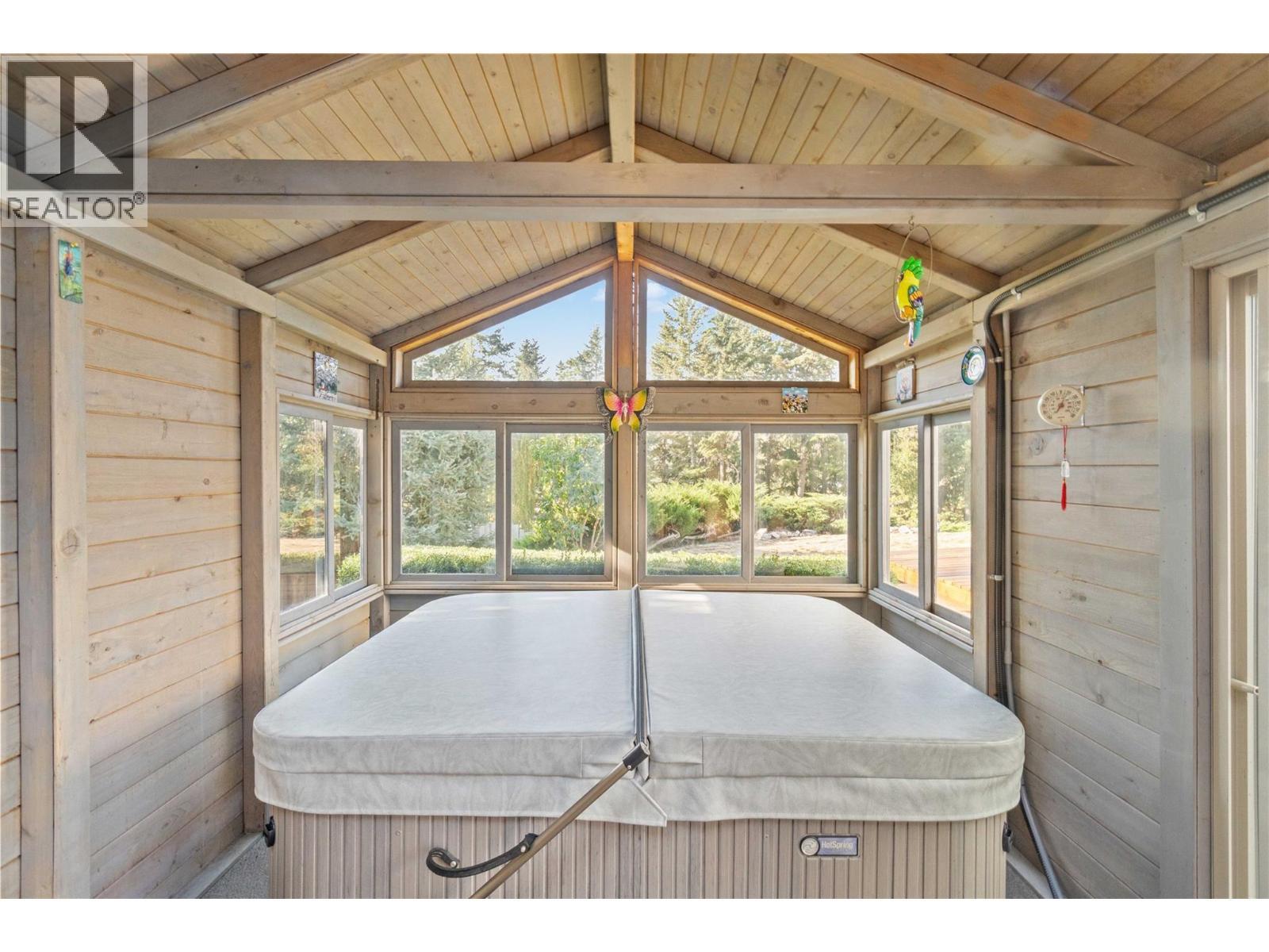 760 Mobley Road, Tappen, BC - Indoor